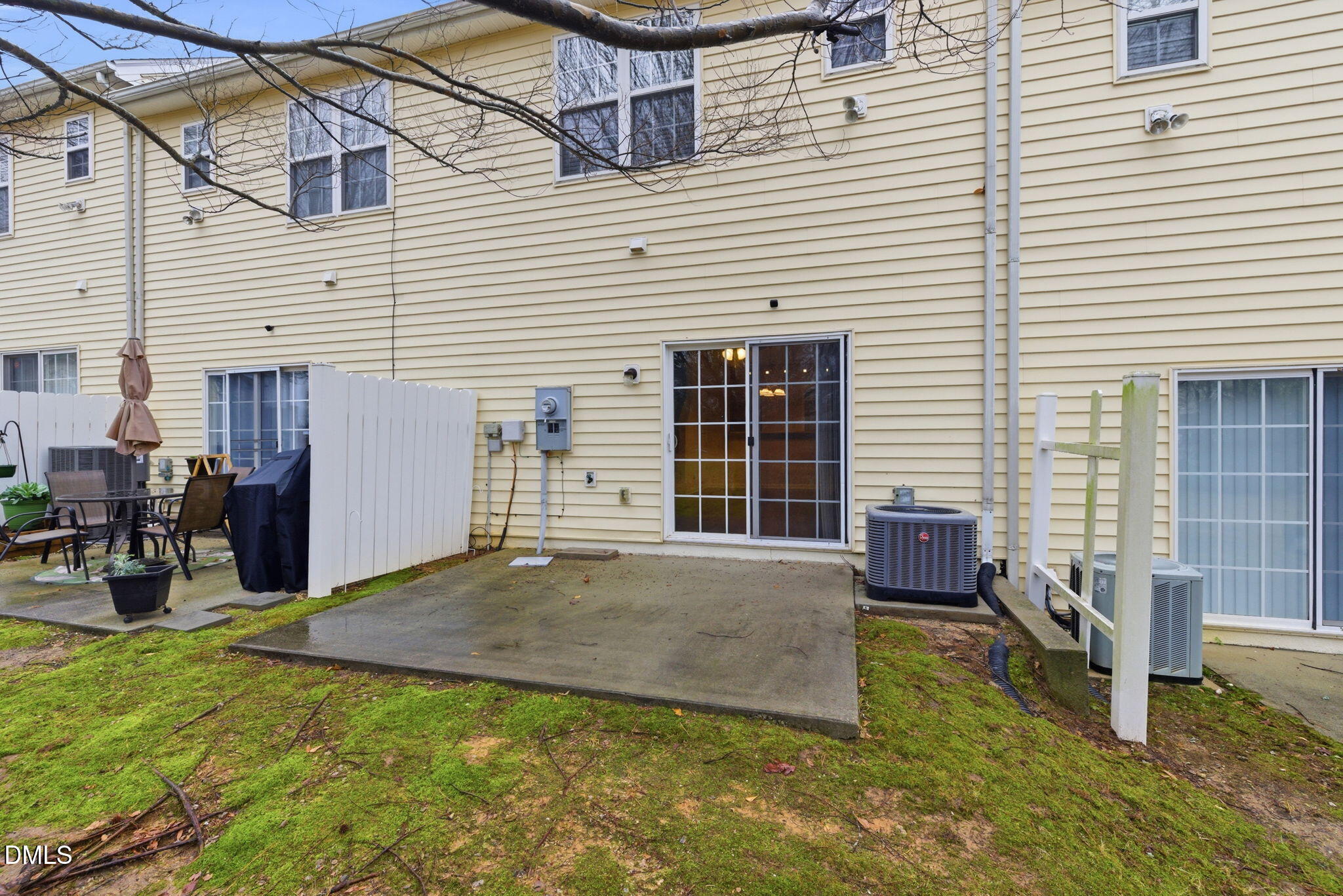 908 Hadel Place Property Photo 4