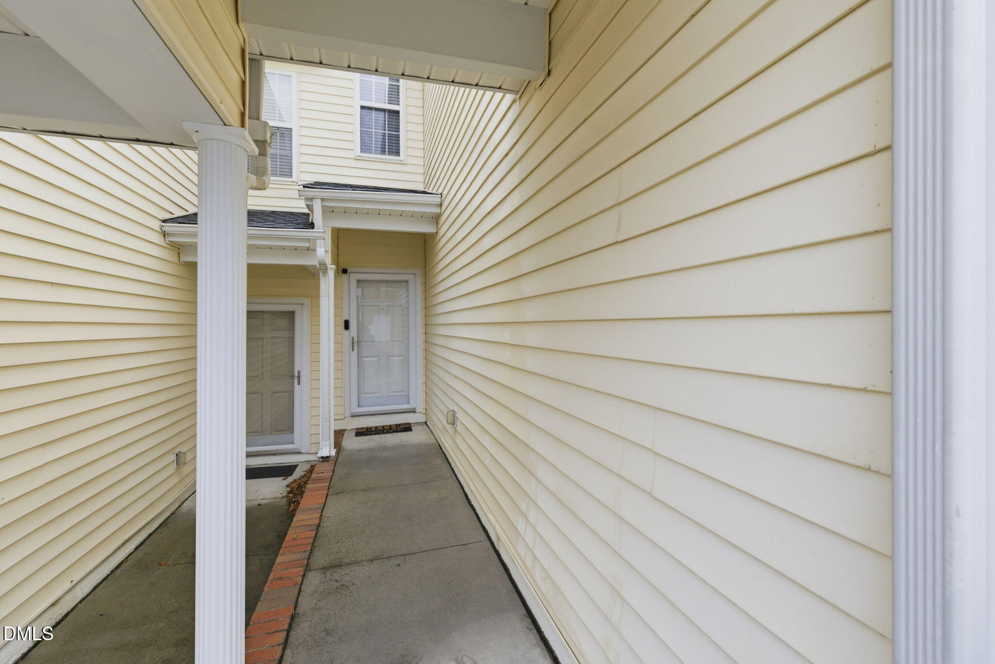 908 Hadel Place Property Photo 6