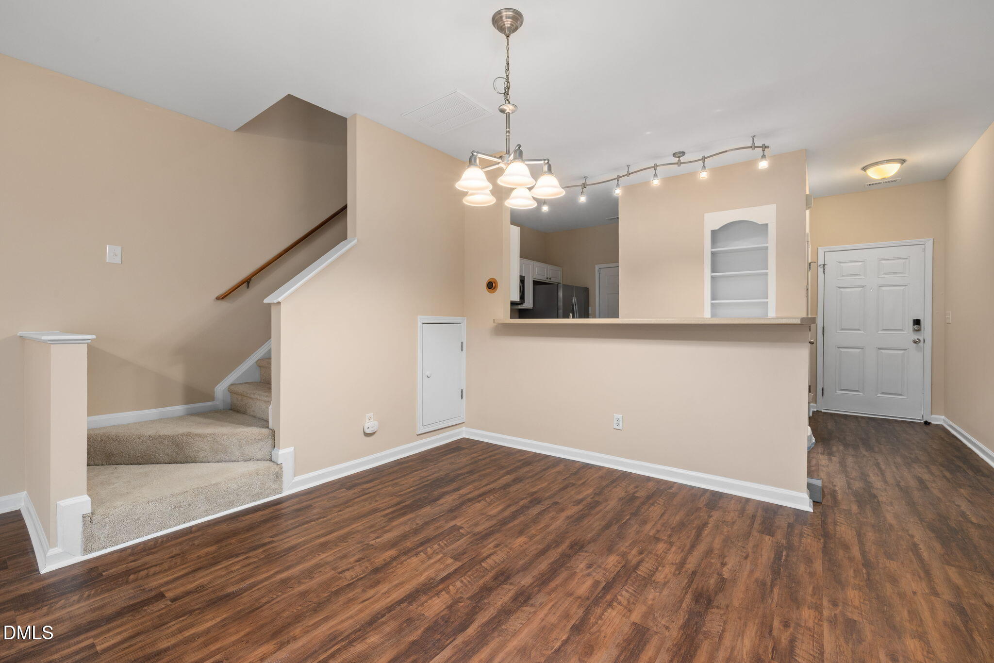 908 Hadel Place Property Photo 7