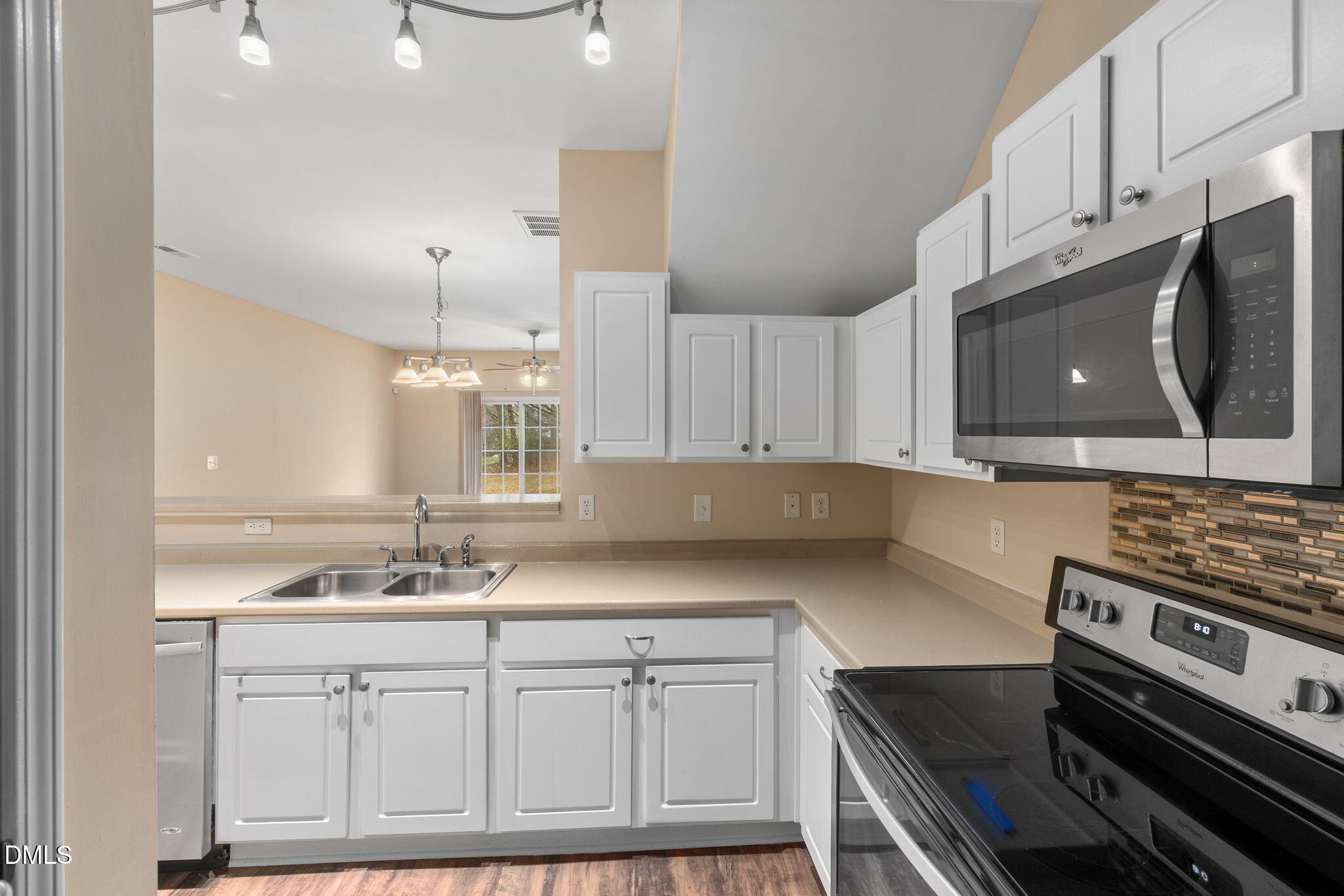 908 Hadel Place Property Photo 15