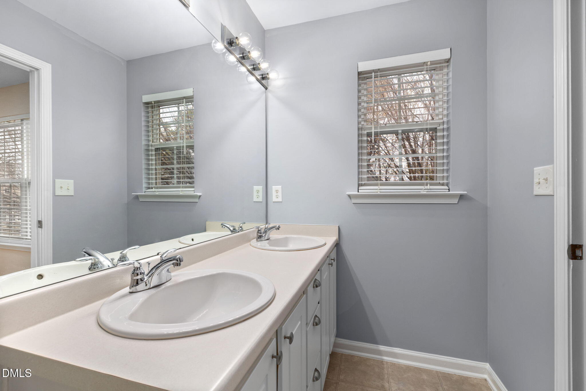 908 Hadel Place Property Photo 27