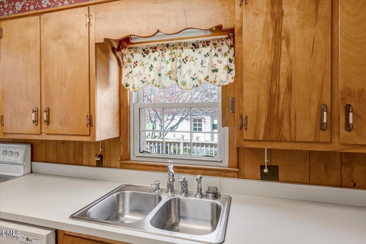 301 Brown Circle Property Photo 8