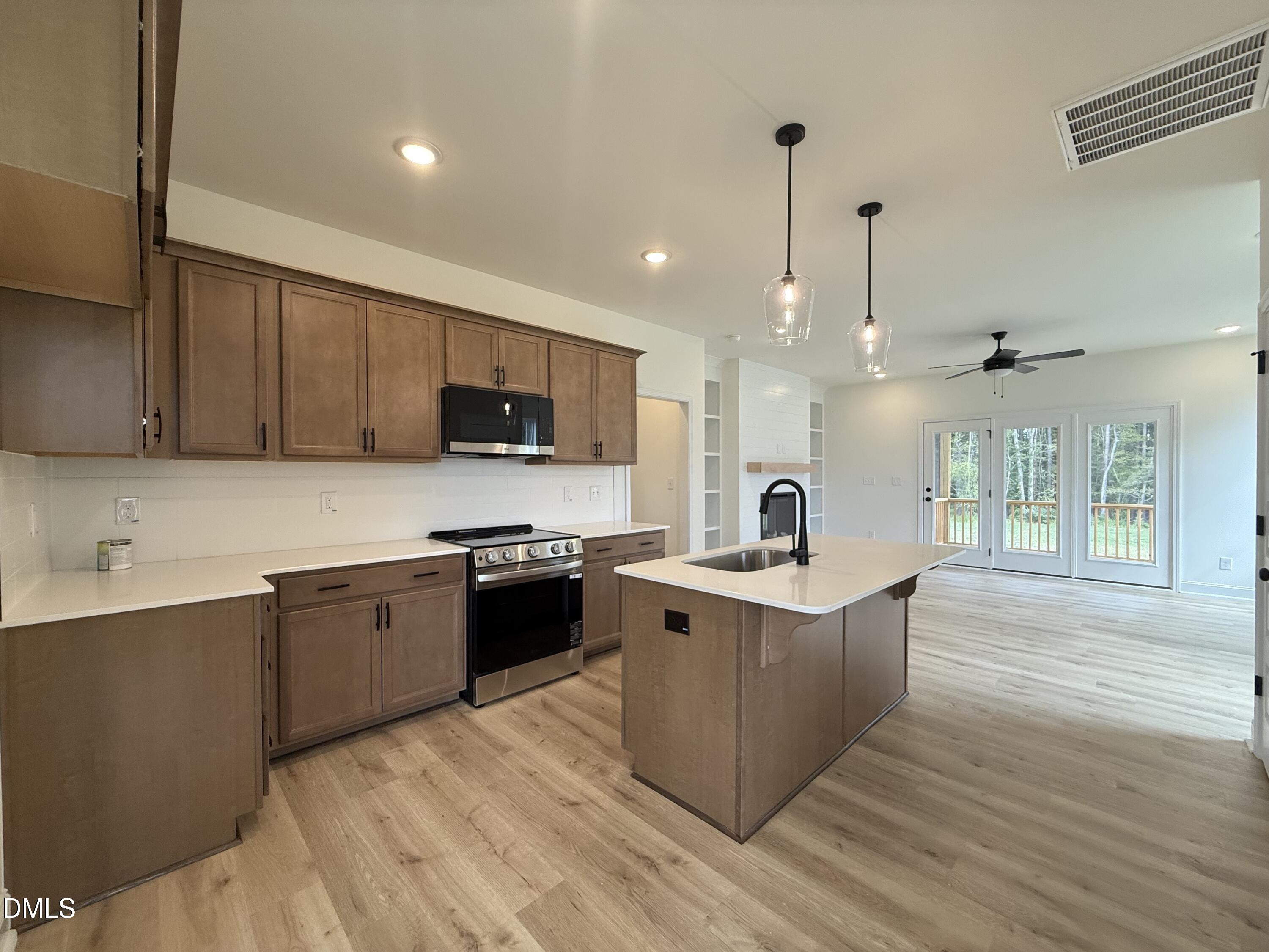137 Cardovia Way Property Photo 4