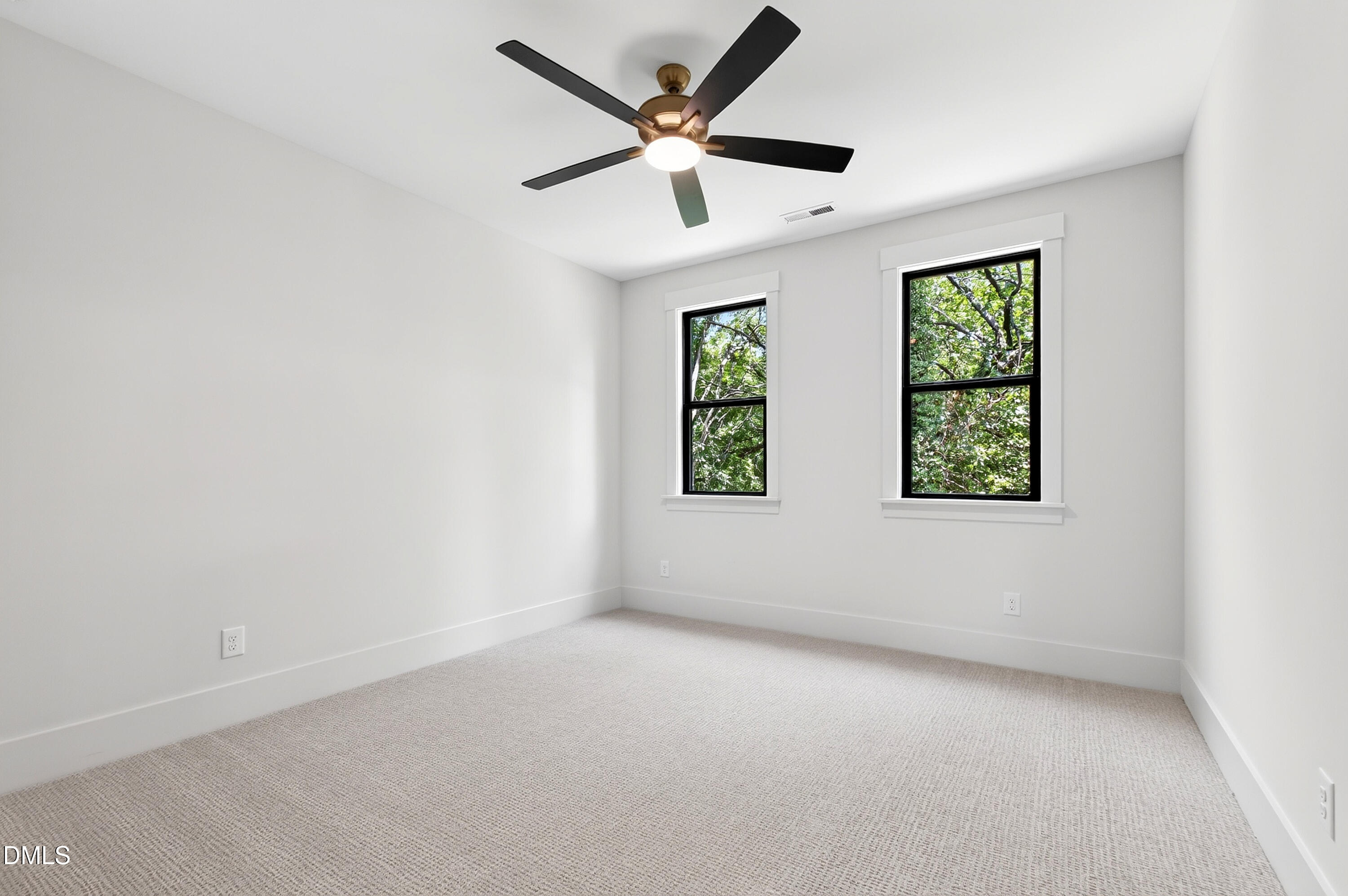 909 Oberlin Road Property Photo 25