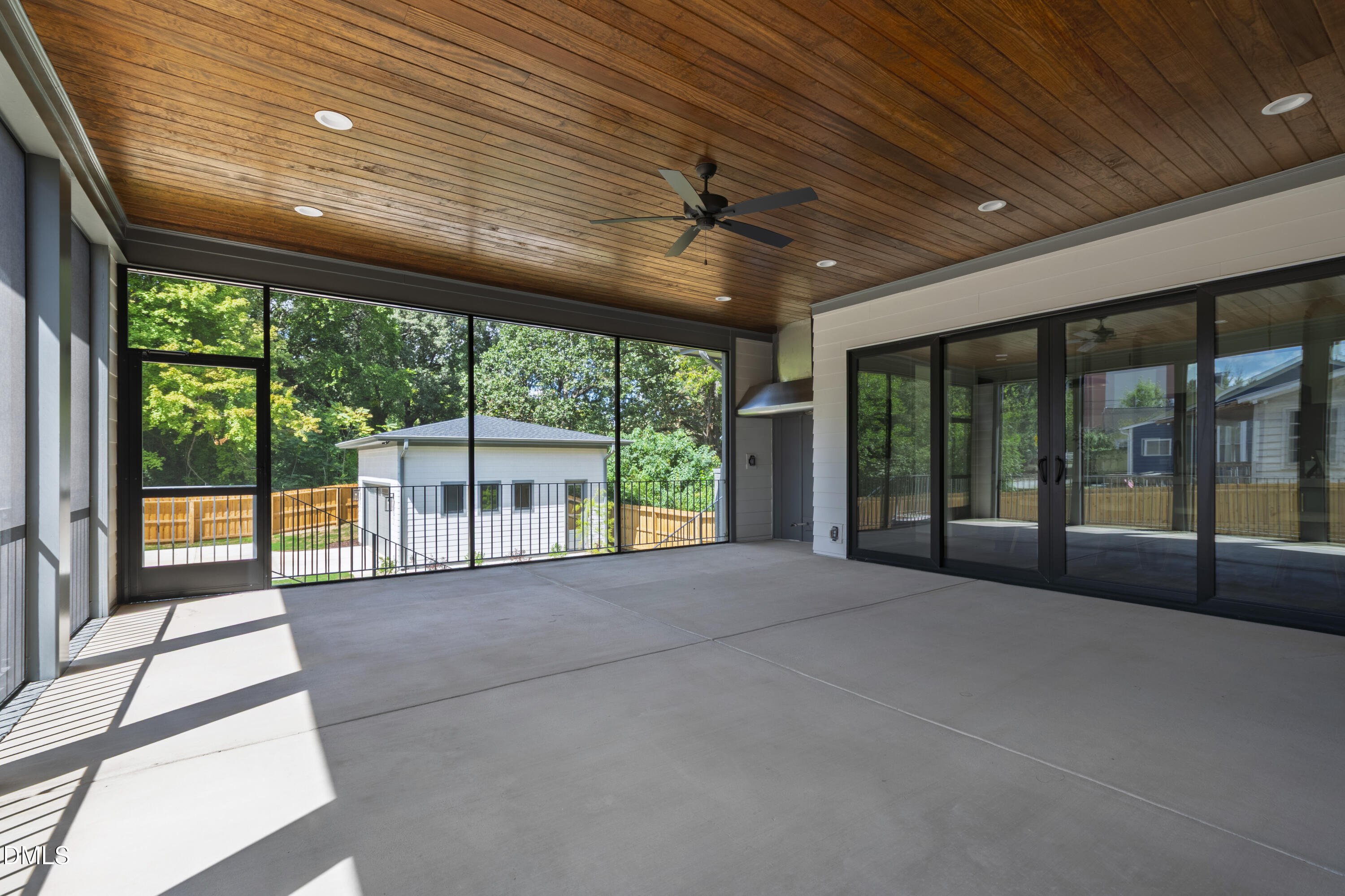 909 Oberlin Road Property Photo 37
