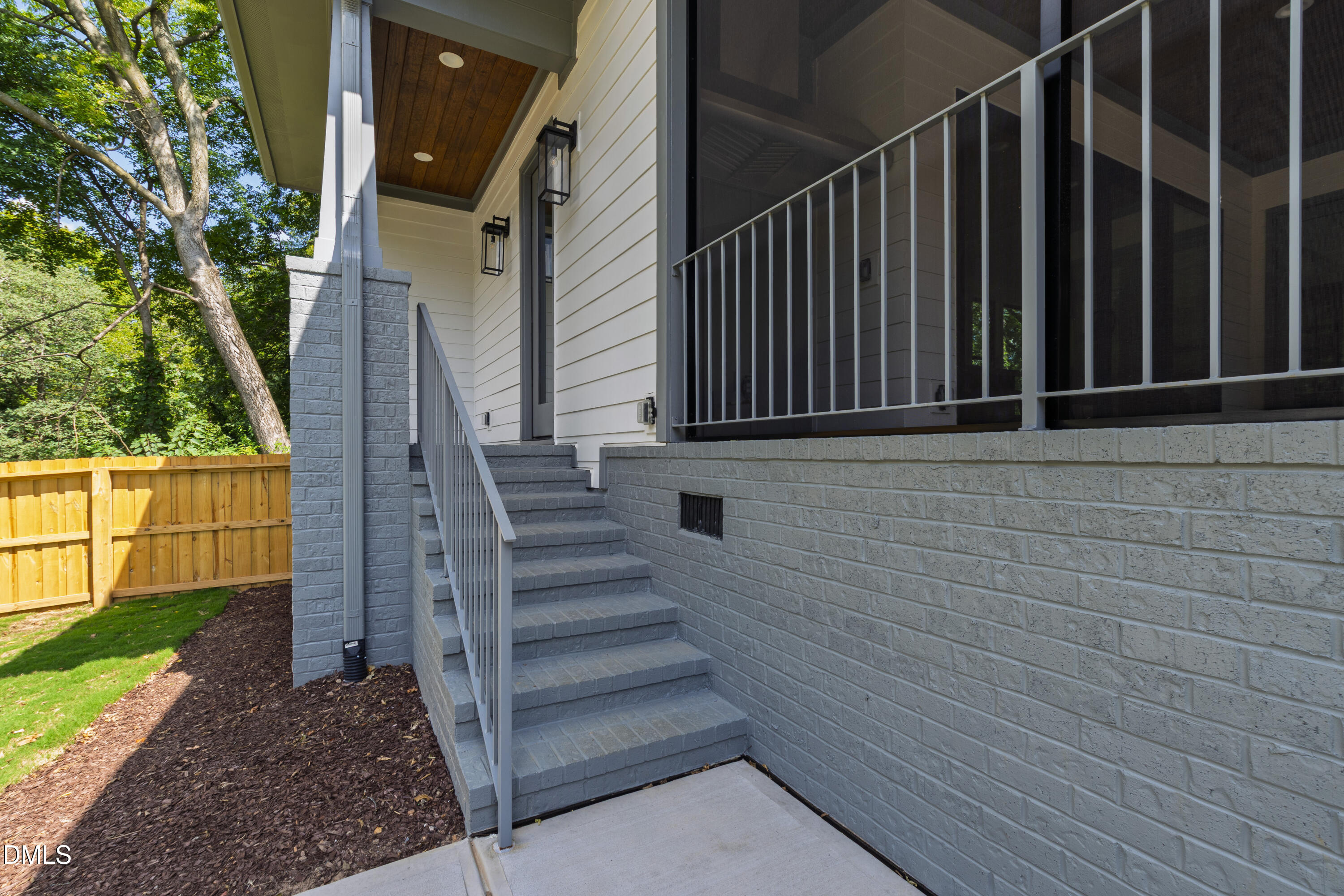 909 Oberlin Road Property Photo 39