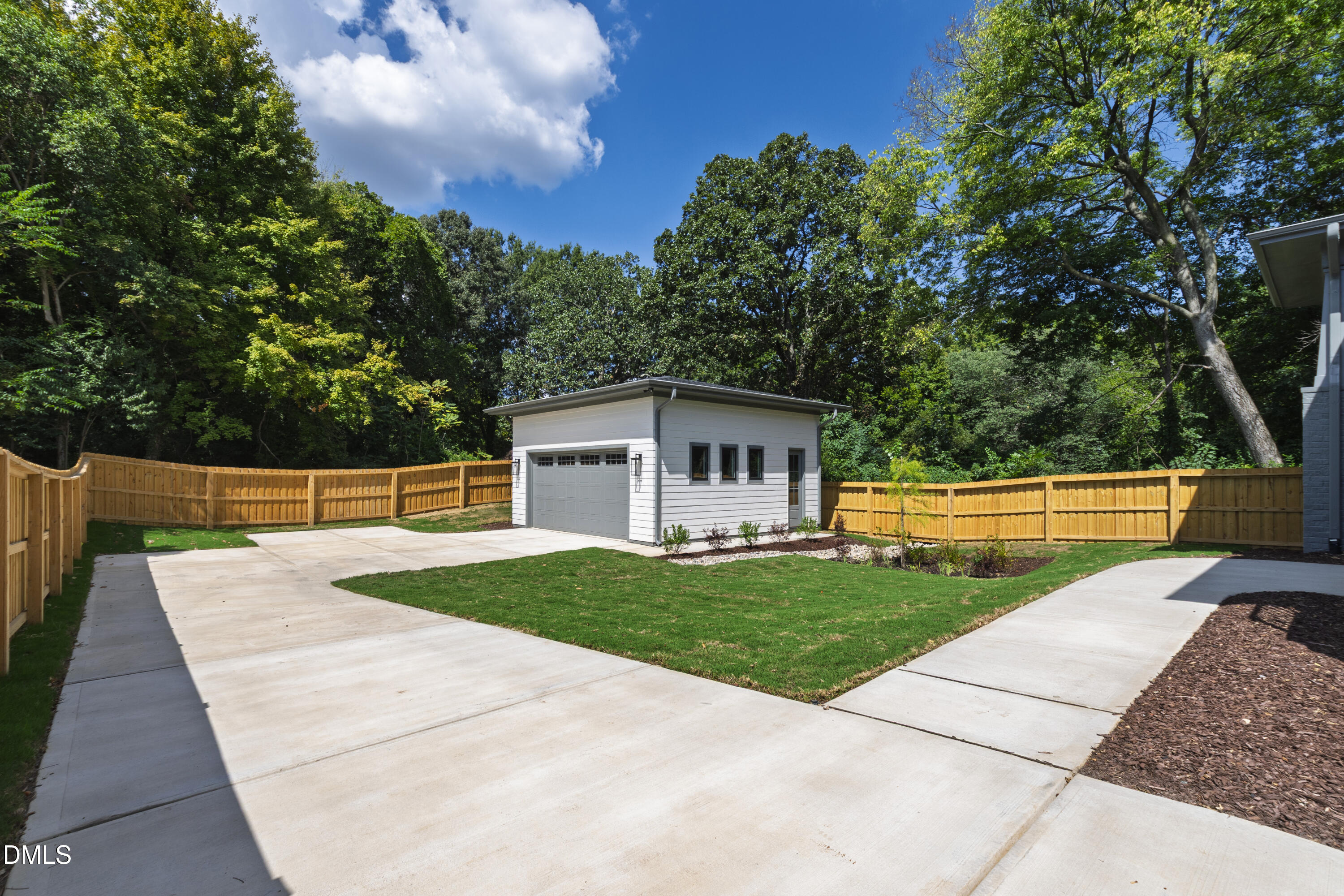 909 Oberlin Road Property Photo 41