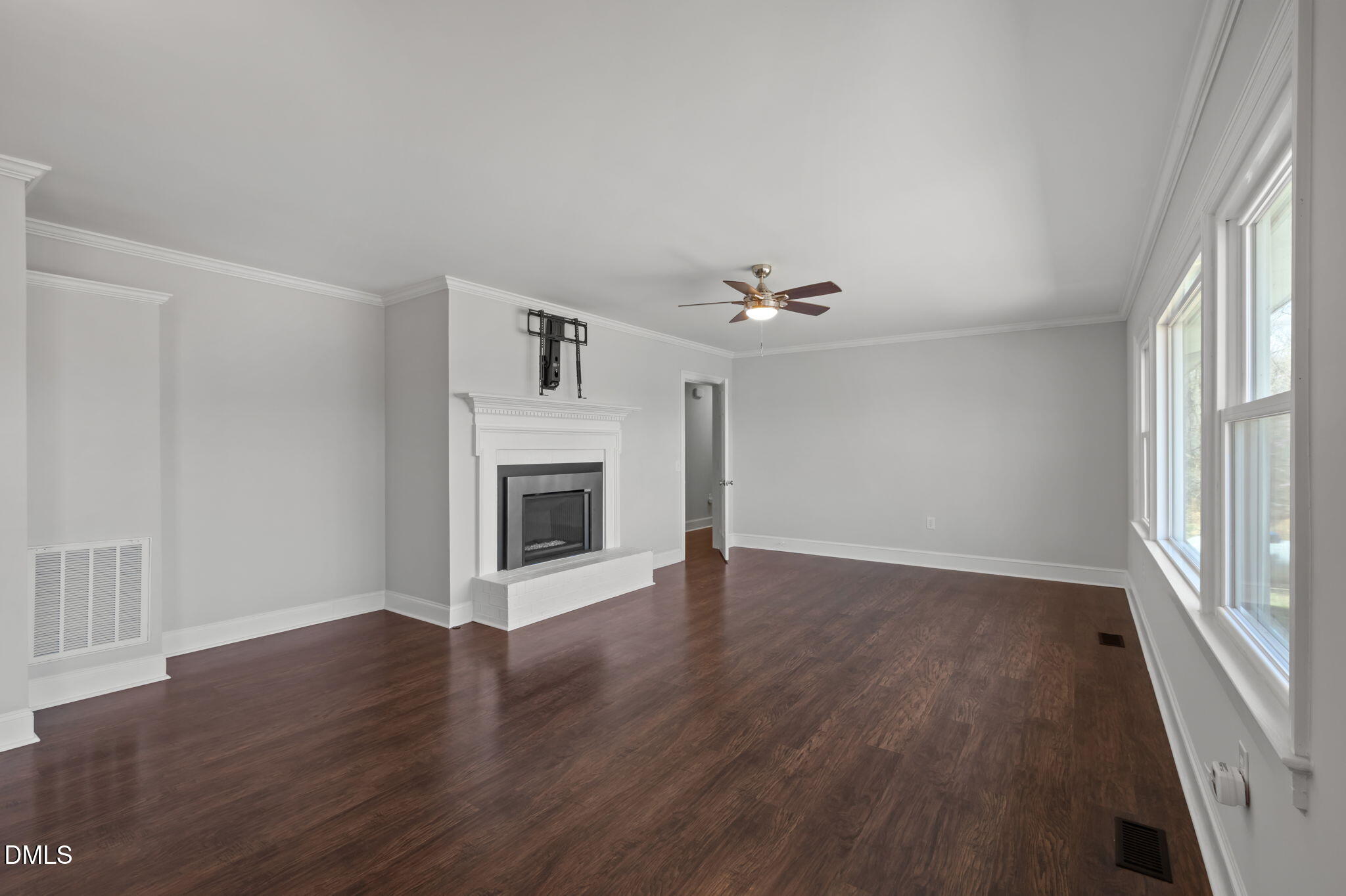 1025 Lakeside Drive Property Photo 10