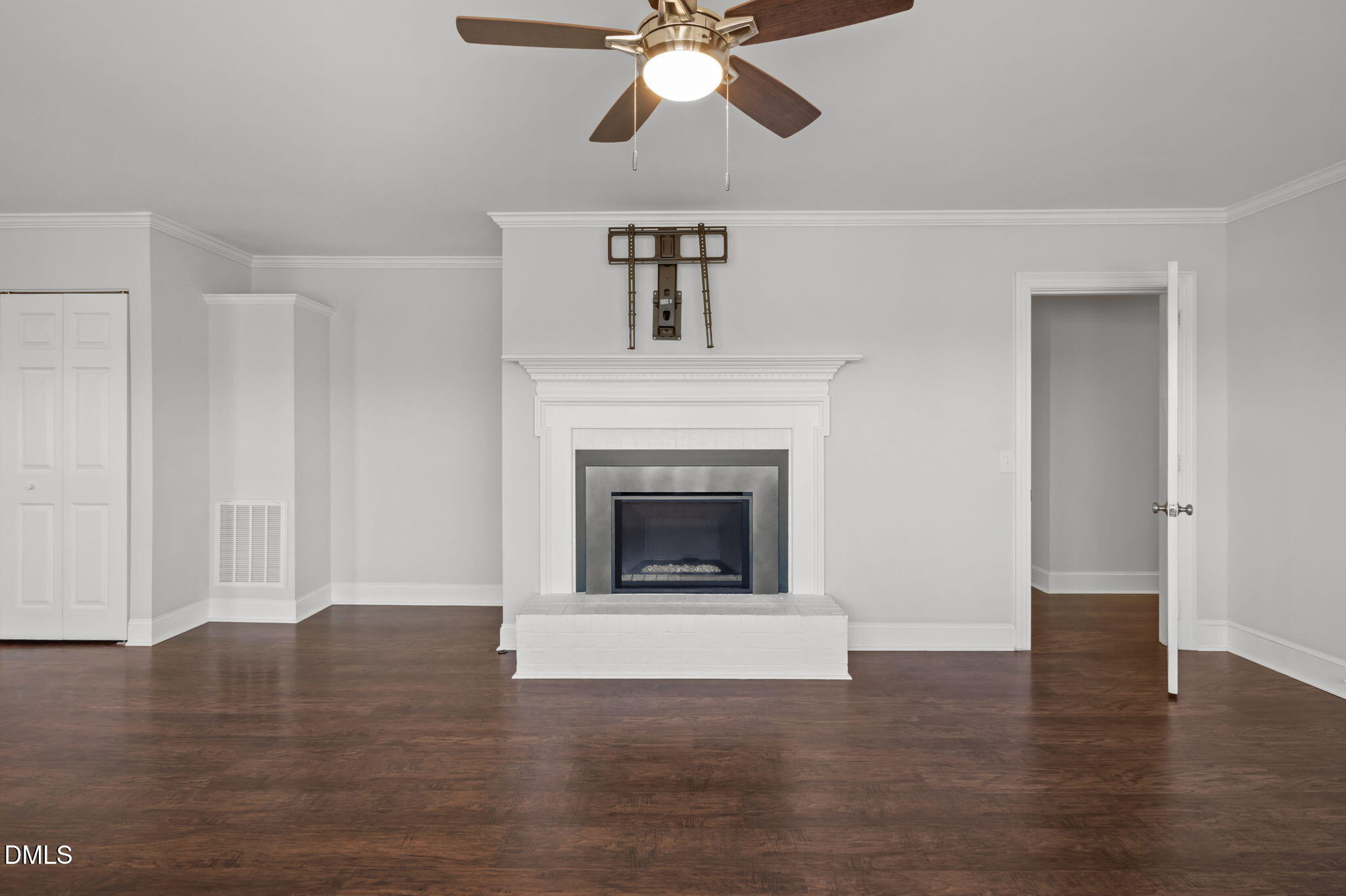 1025 Lakeside Drive Property Photo 11