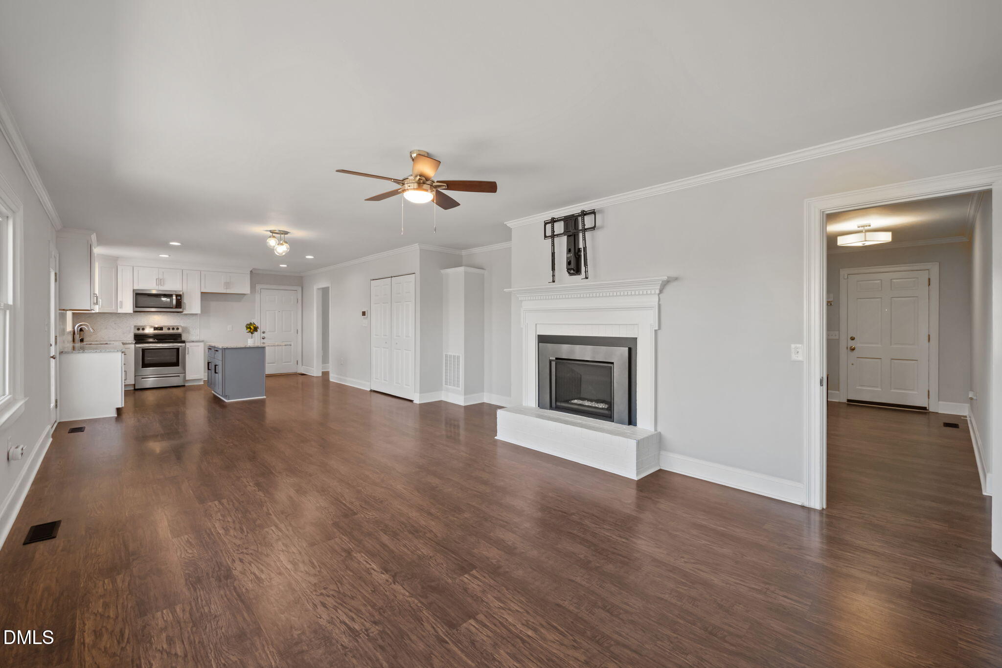1025 Lakeside Drive Property Photo 13