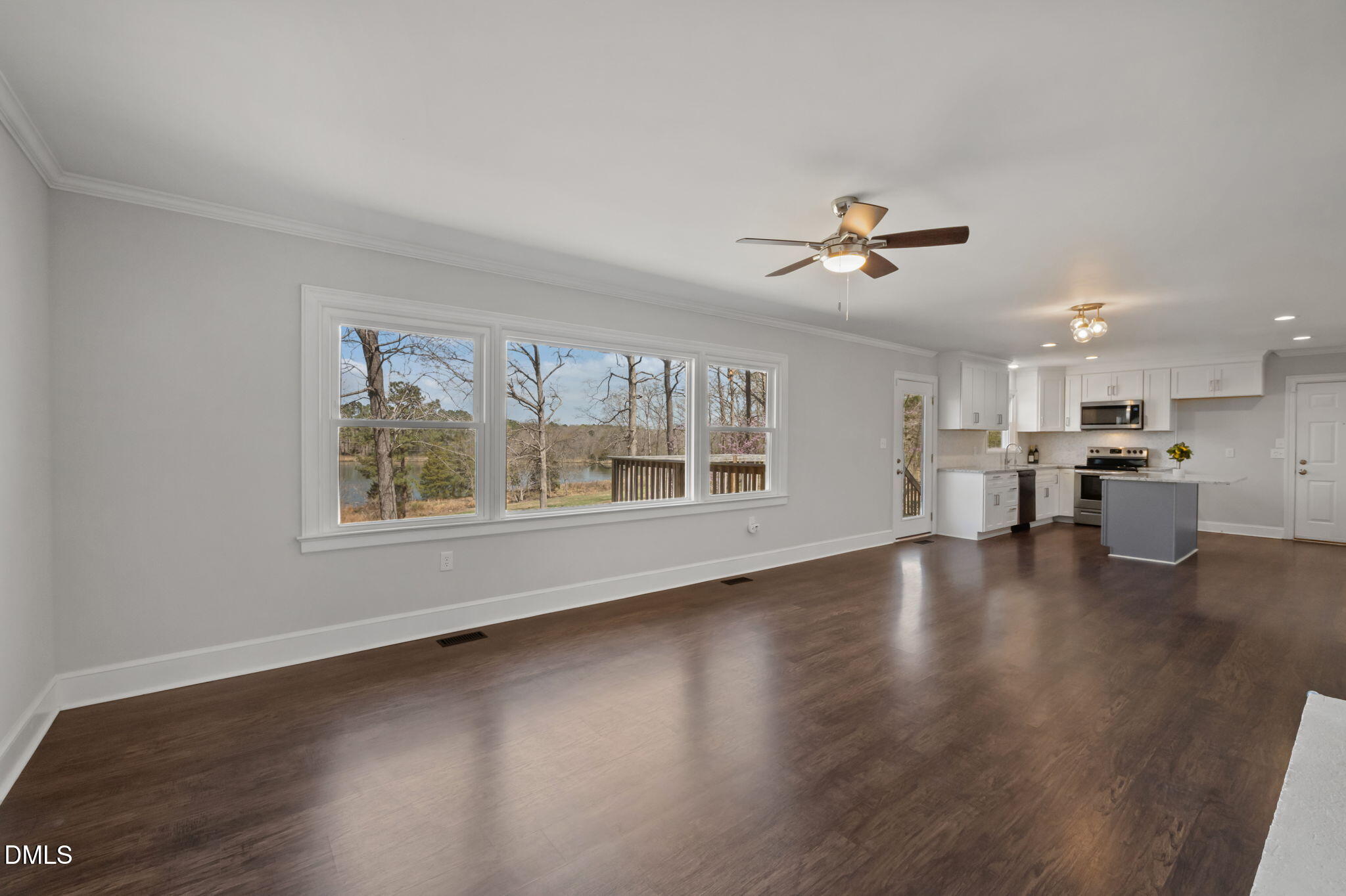 1025 Lakeside Drive Property Photo 14