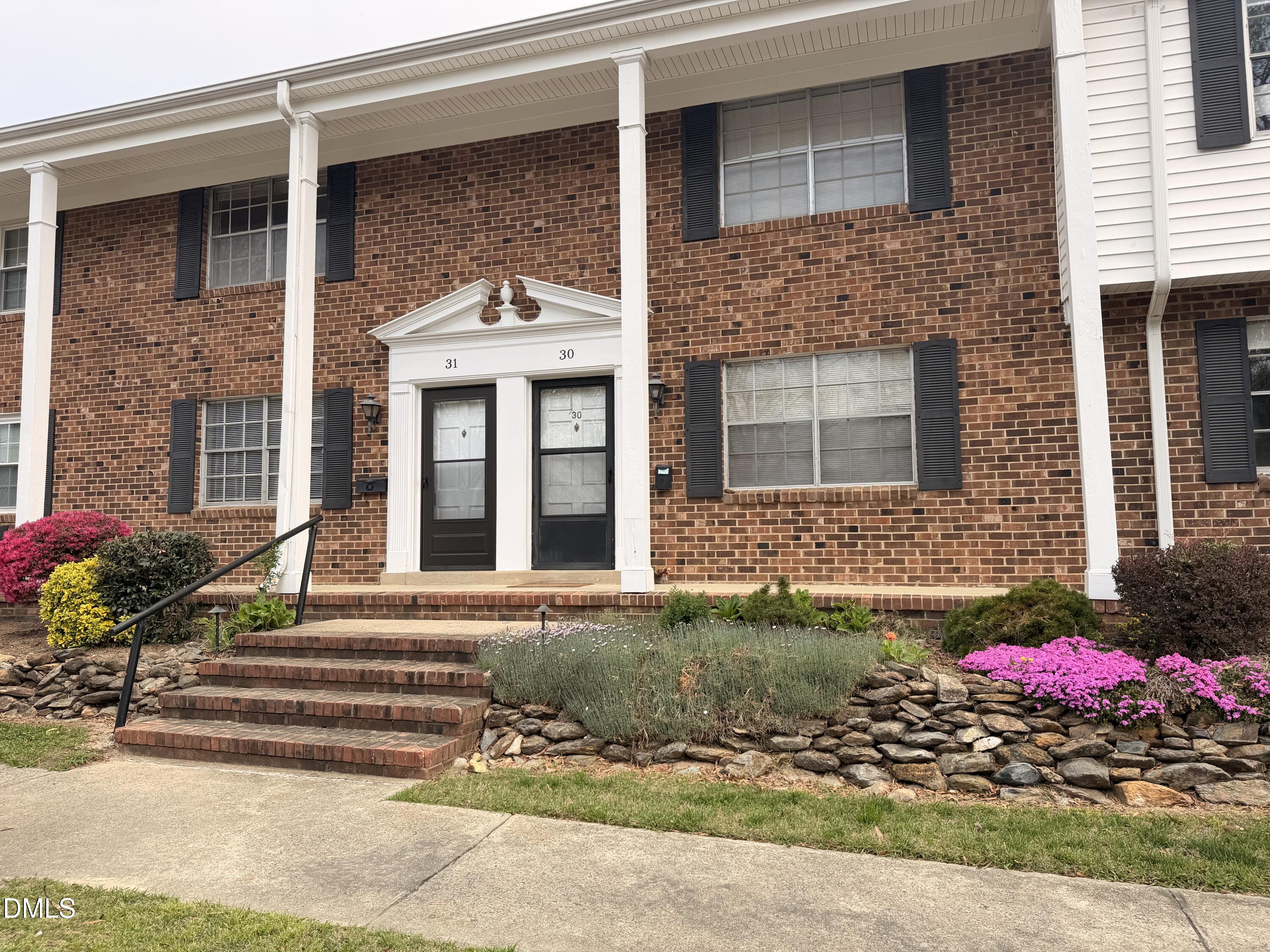 1002 Willow Drive Apt 31 Property Photo 1