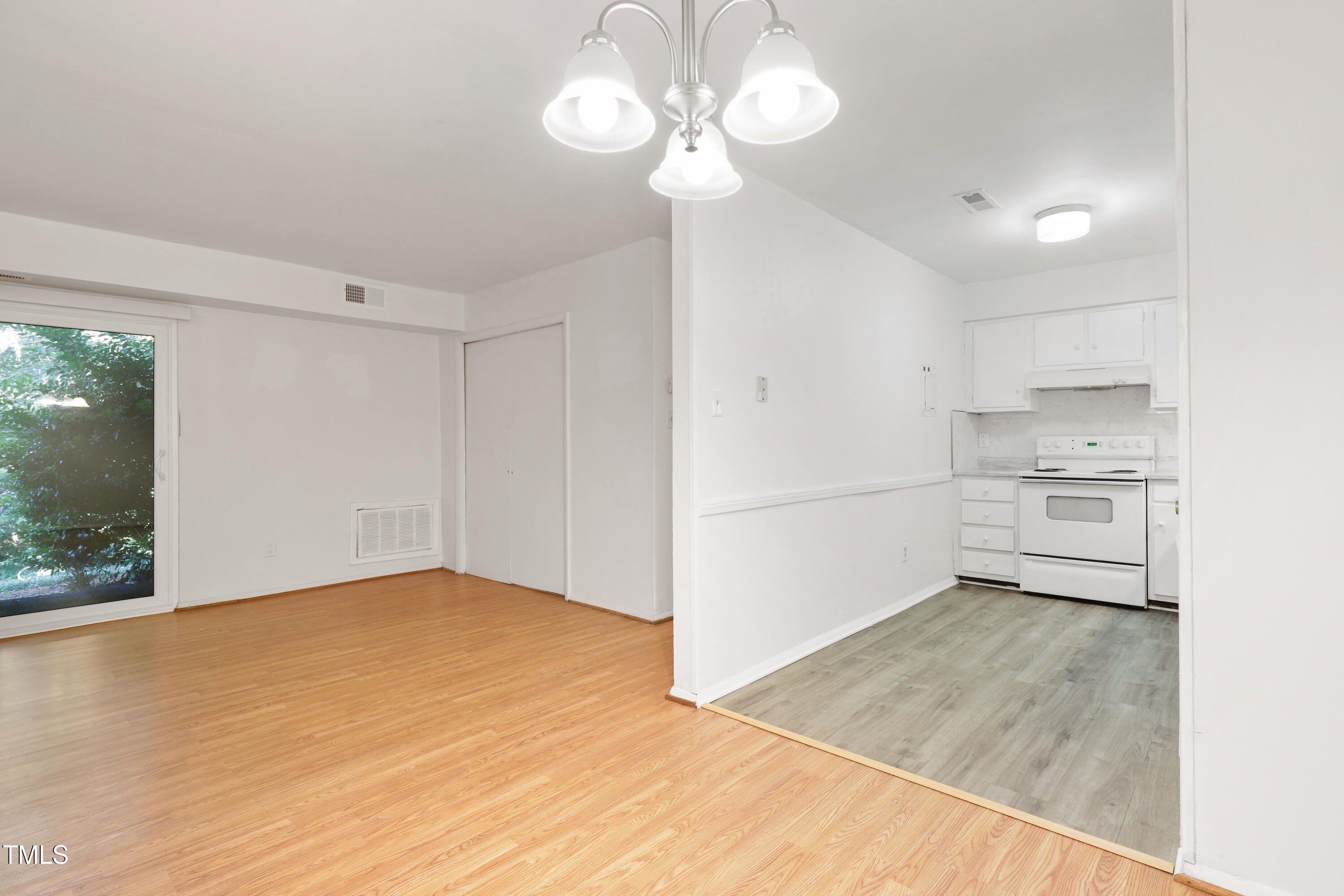 1010 Sandlin Place C Property Photo 10