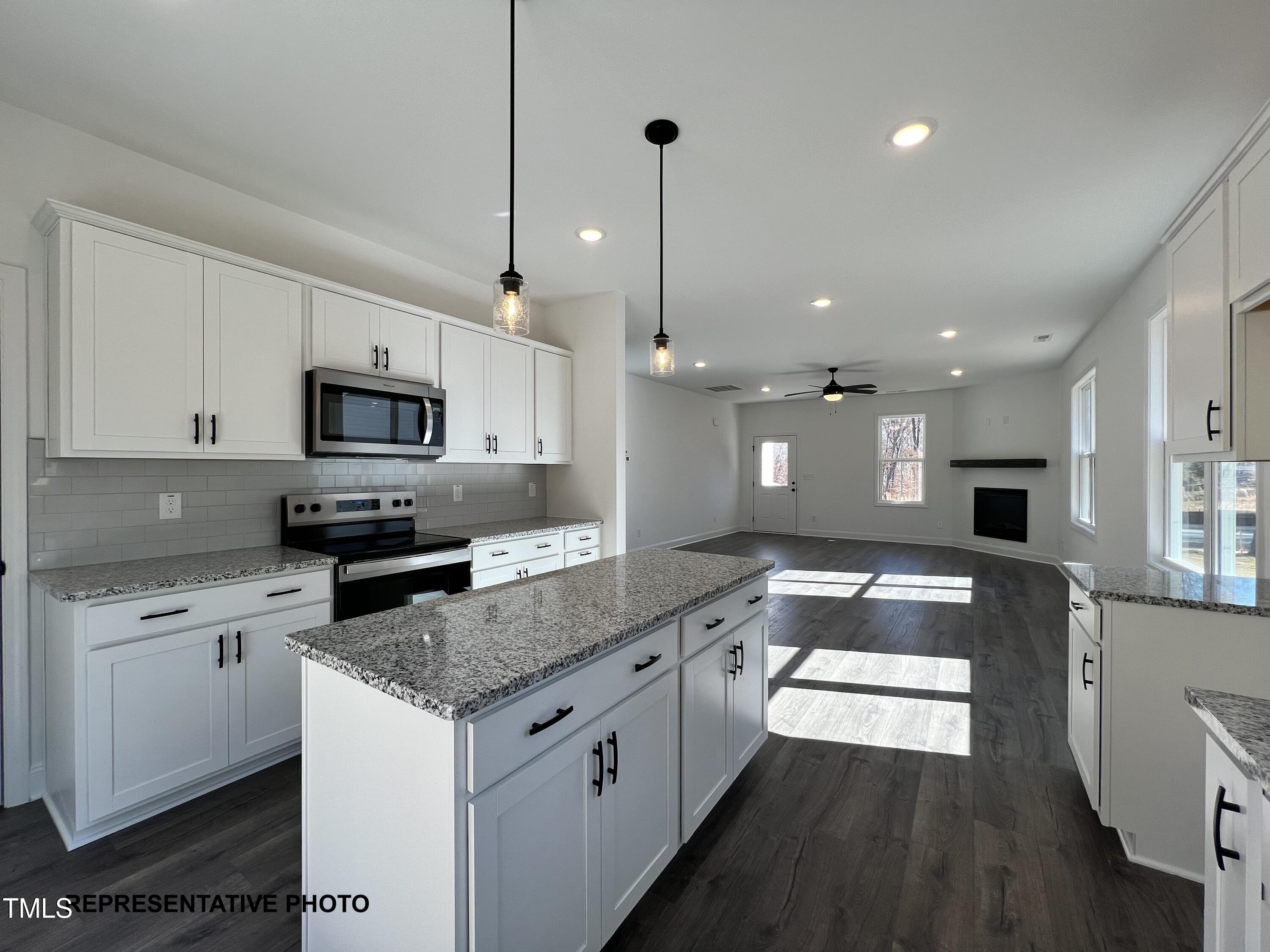 686 Springtooth Drive Property Photo 3