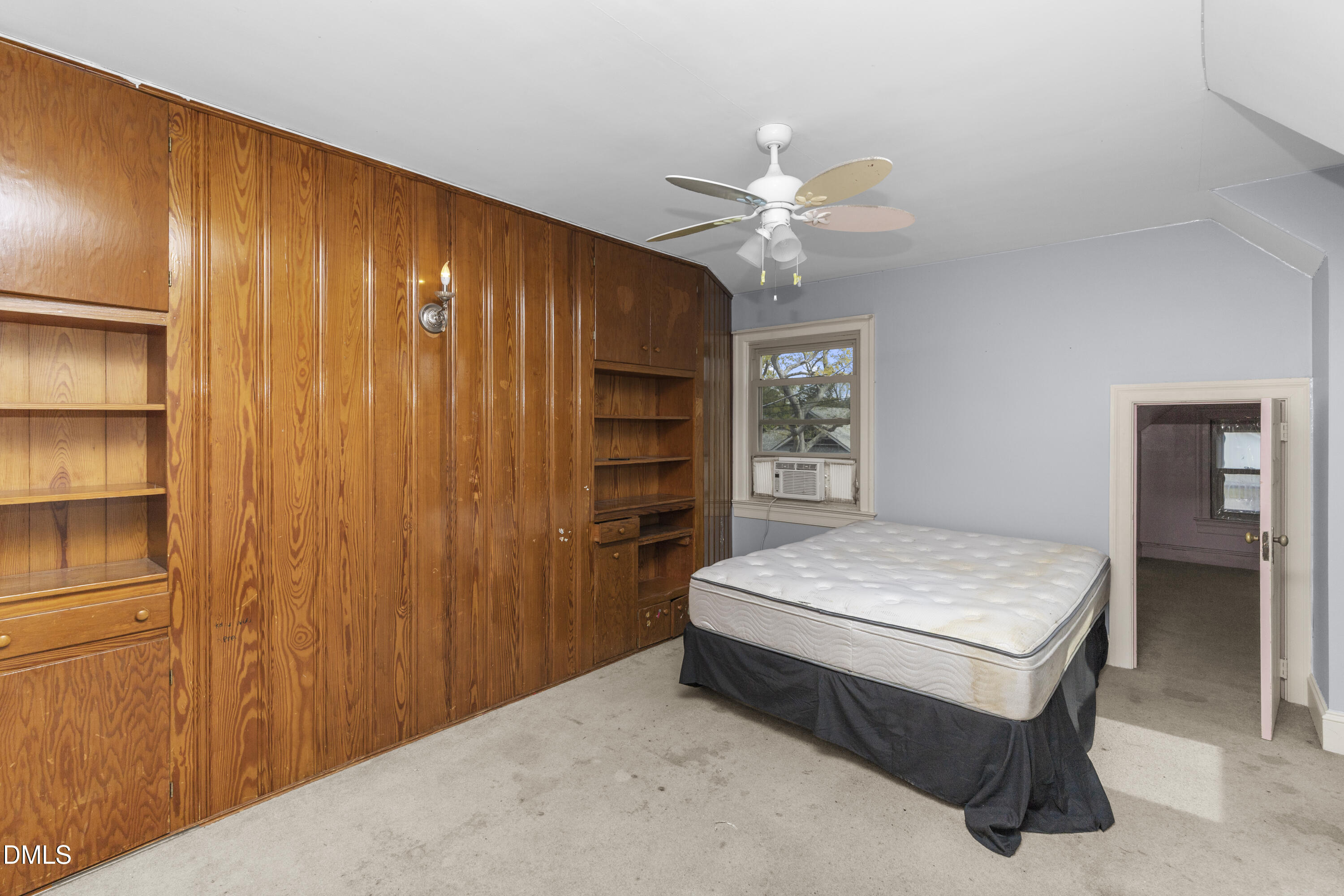 106 E 2nd Street Property Photo 30