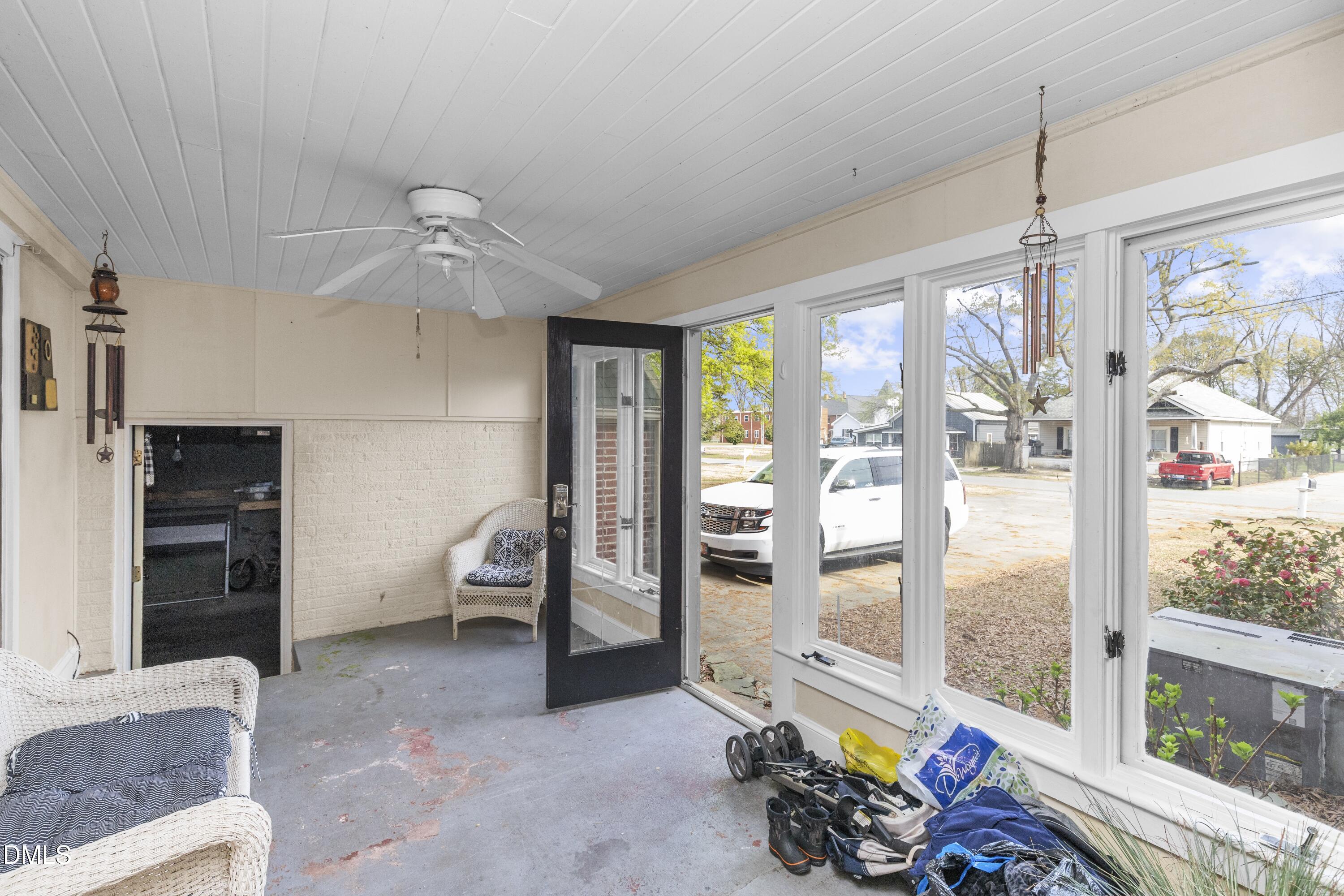106 E 2nd Street Property Photo 31