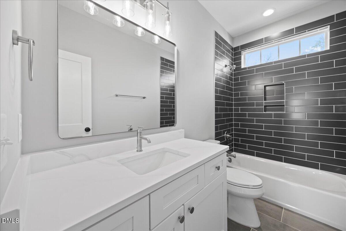2521 Newbold Street Property Photo 5