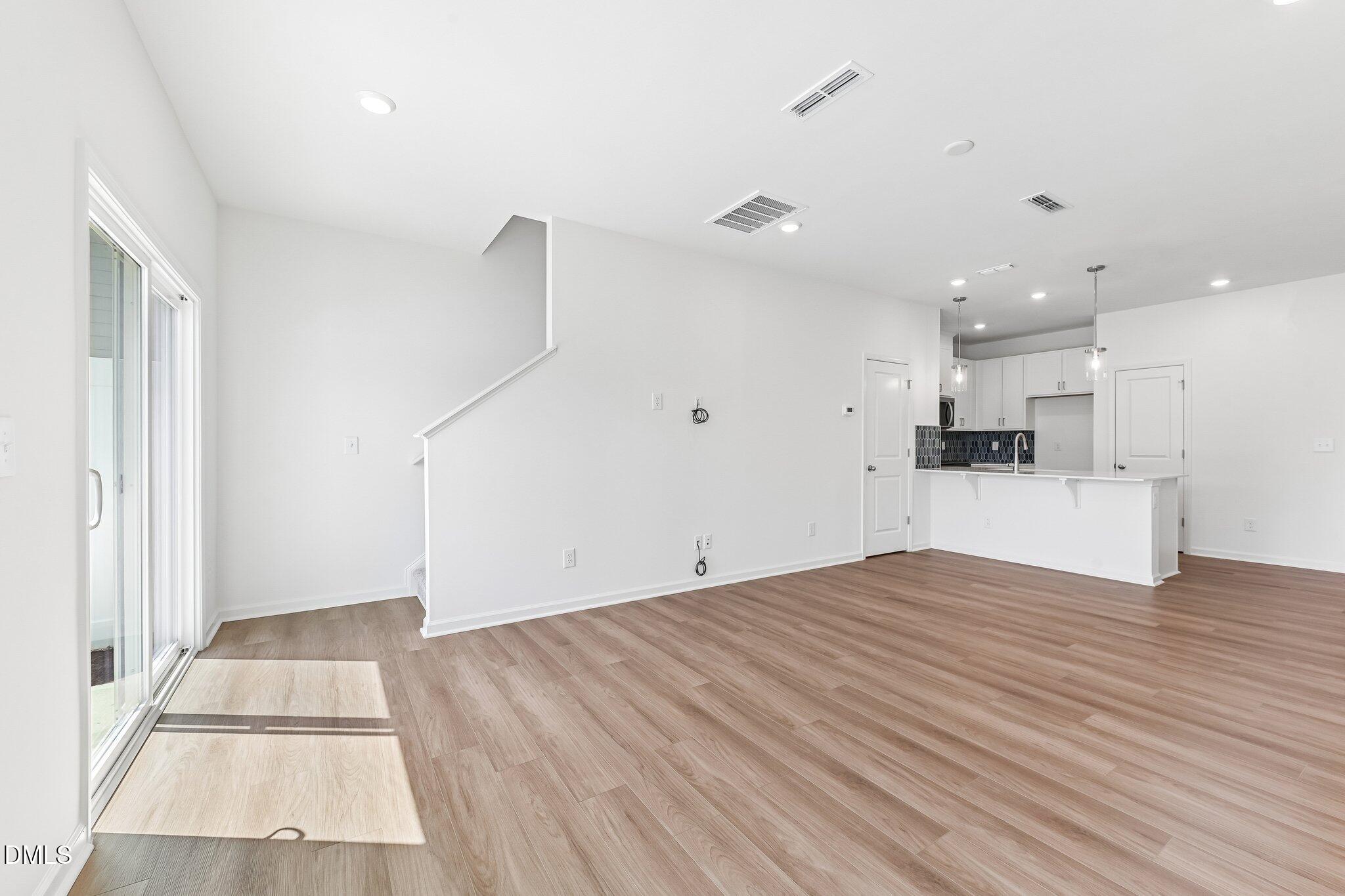 2028 Oakdale Drive Property Photo 4