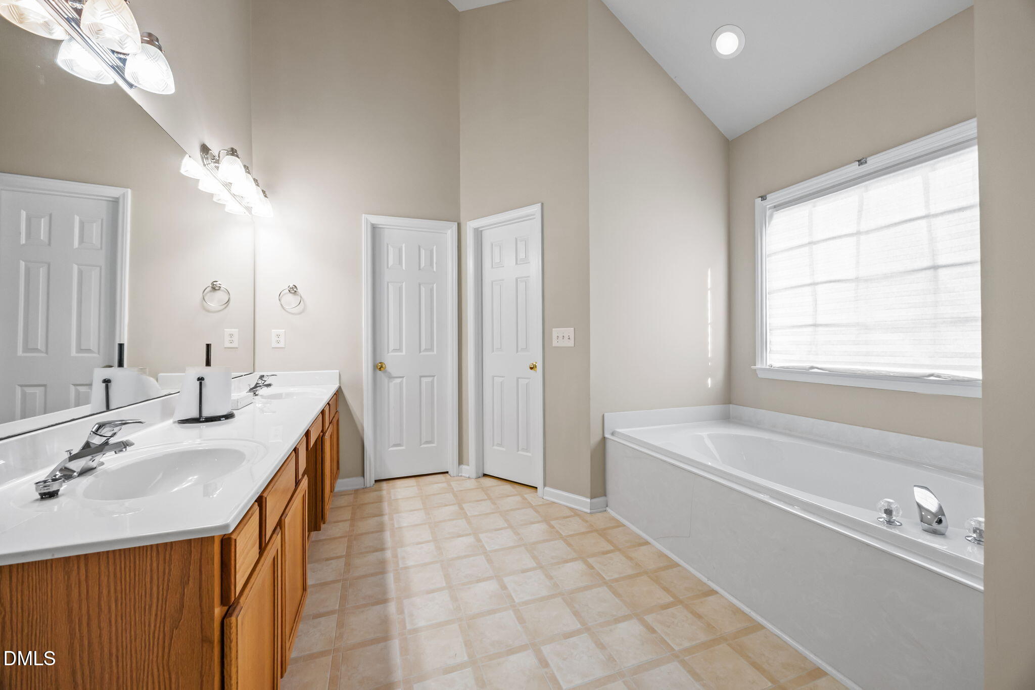 6 Upton Court Property Photo 22