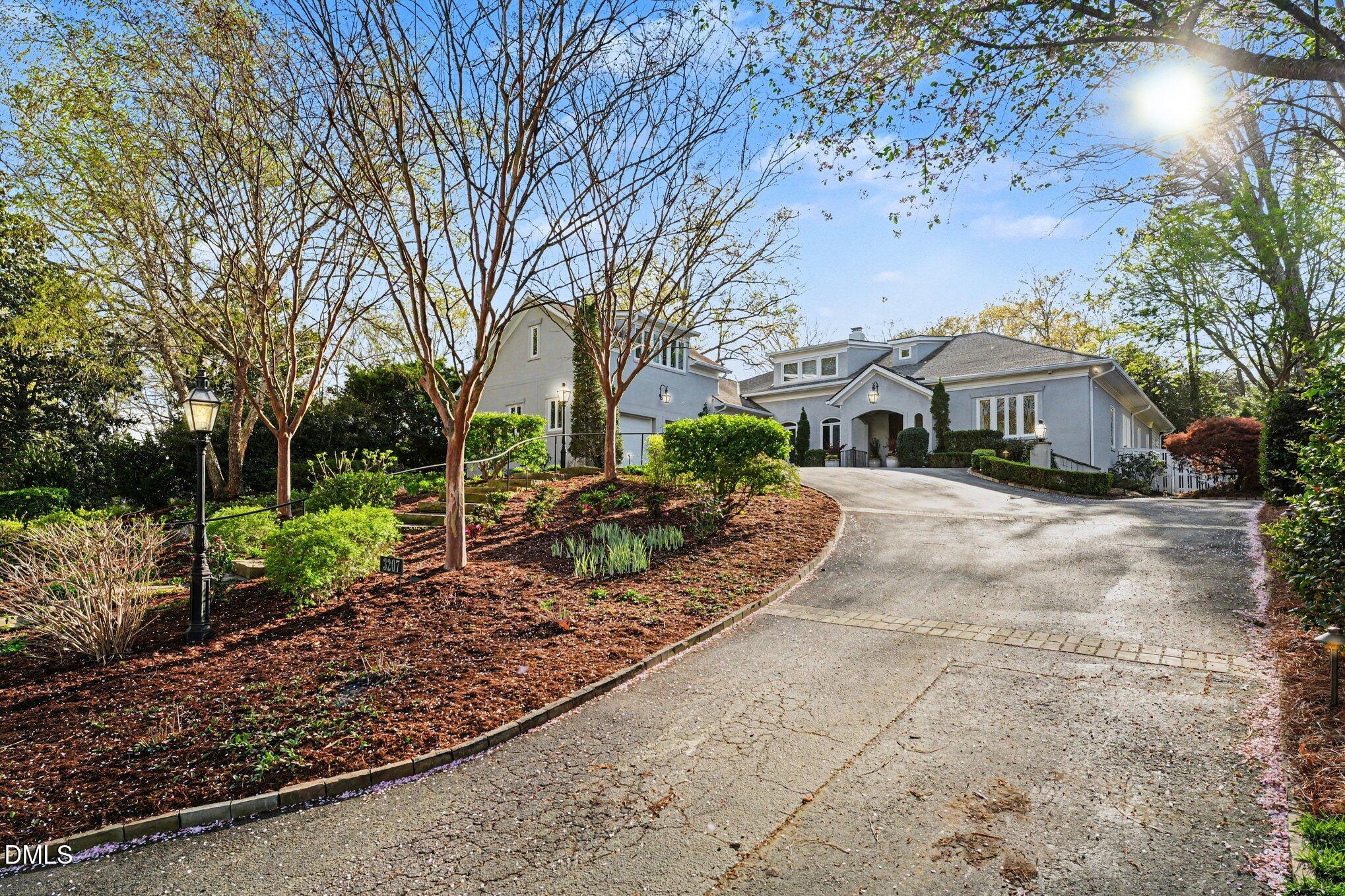 3207 Sussex Road Property Photo 1