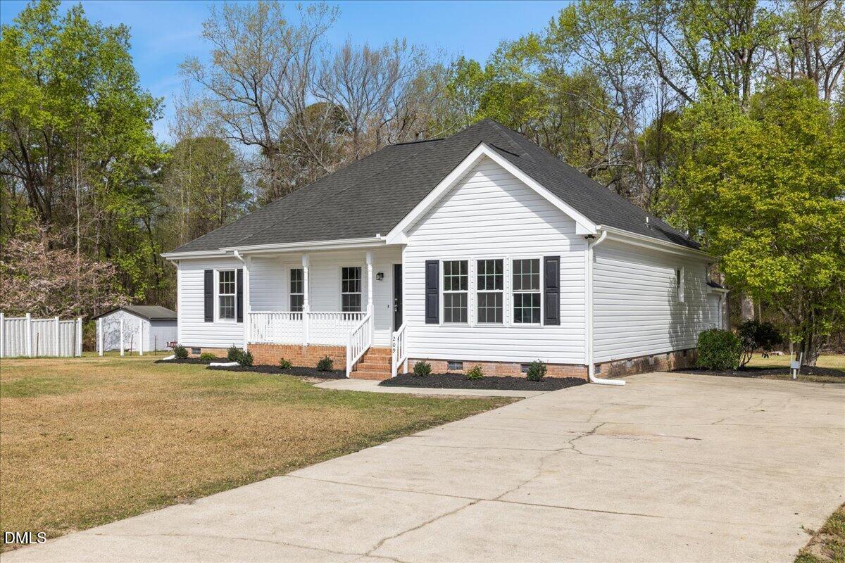 209 Hunters Farm Drive Property Photo 3