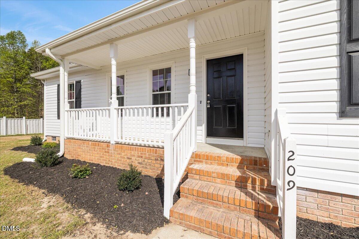 209 Hunters Farm Drive Property Photo 5