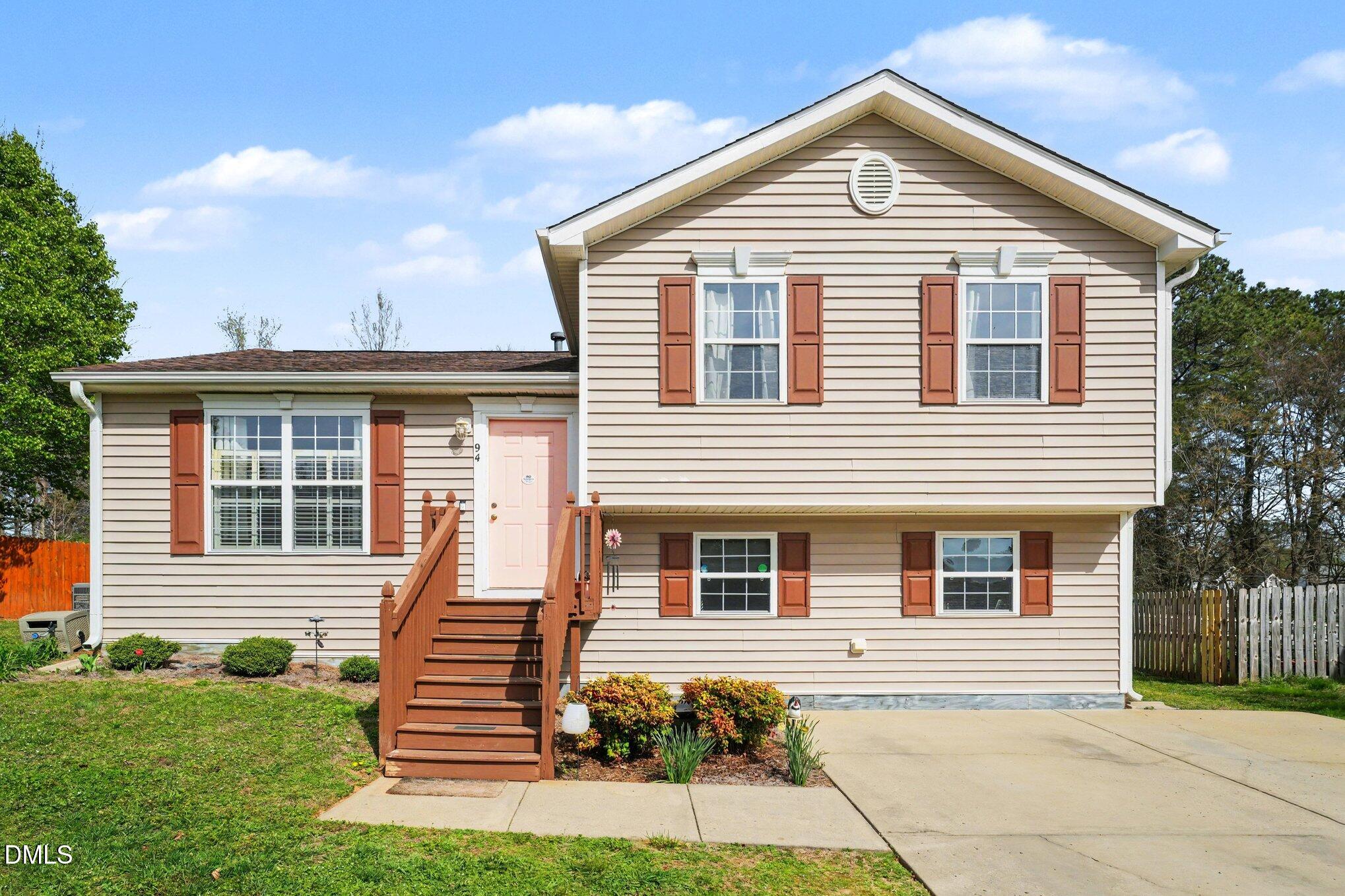 94 Silverstone Drive Property Photo 1