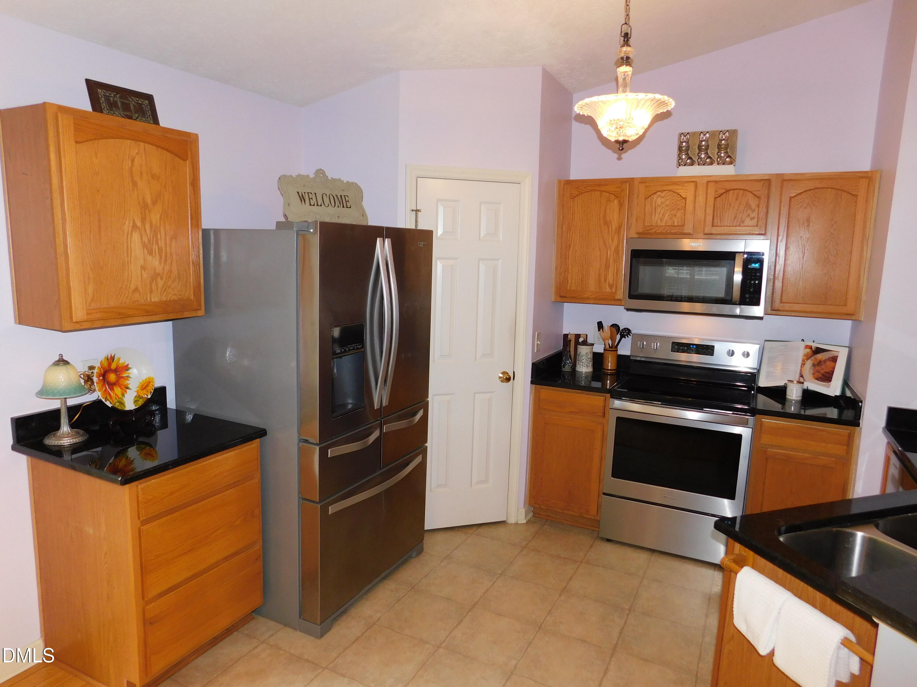 94 Silverstone Drive Property Photo 6