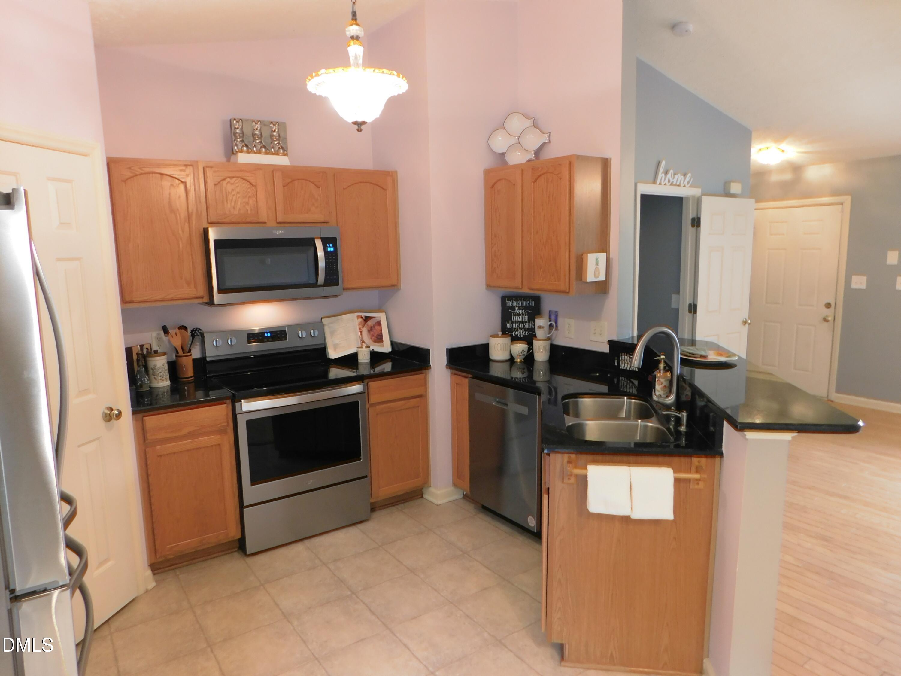 94 Silverstone Drive Property Photo 7