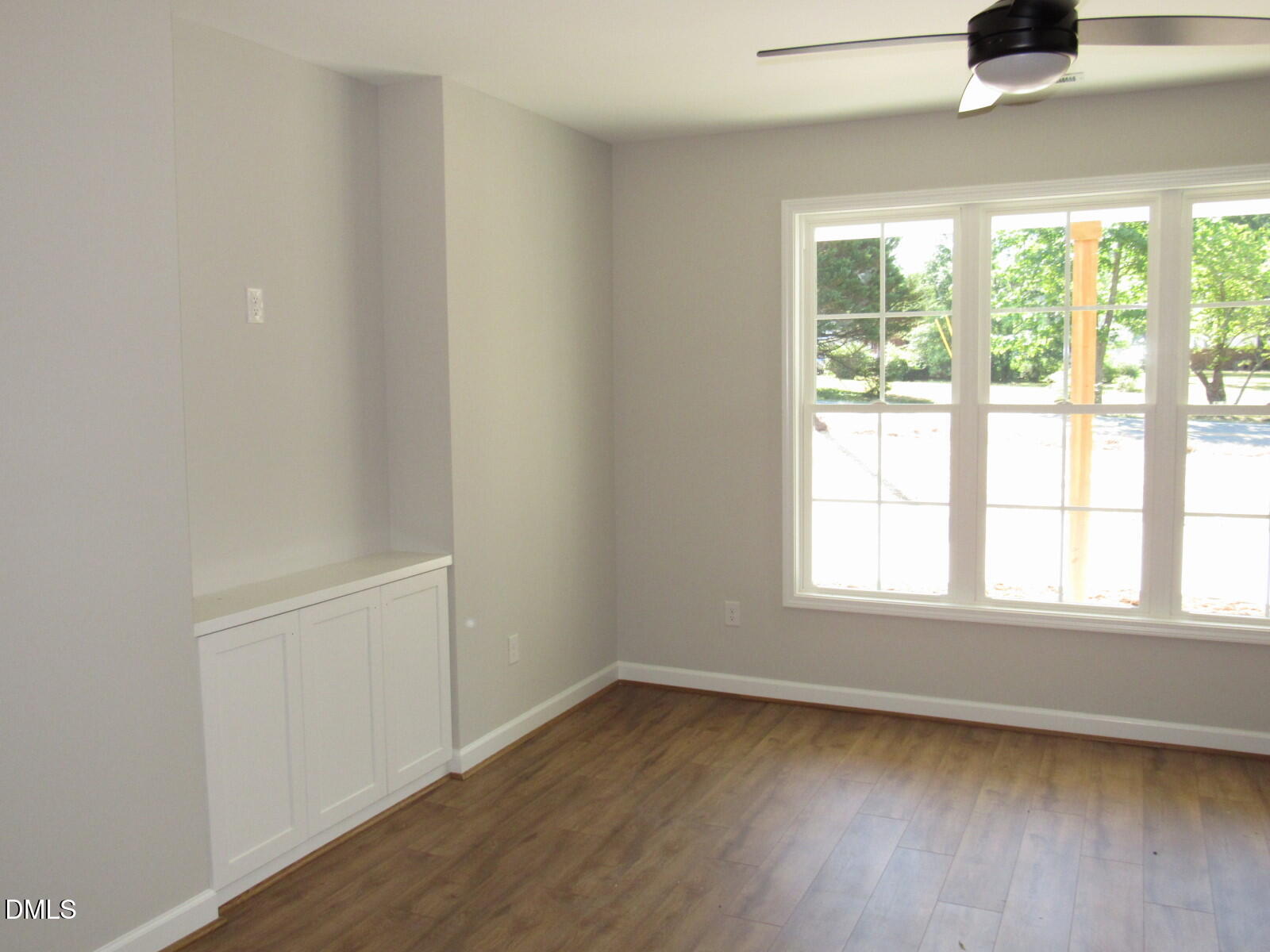 302 S Elm Street Property Photo 4