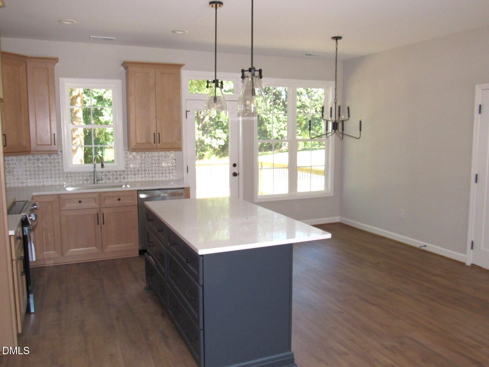 302 S Elm Street Property Photo 8