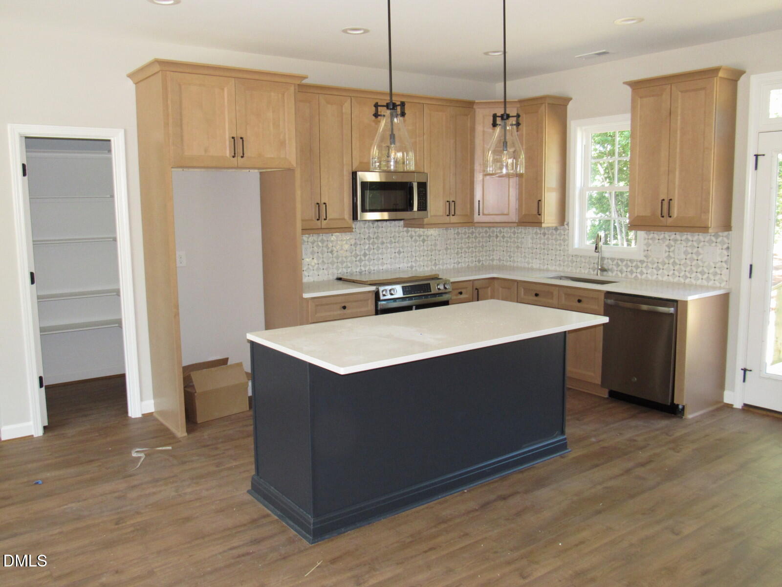 302 S Elm Street Property Photo 9