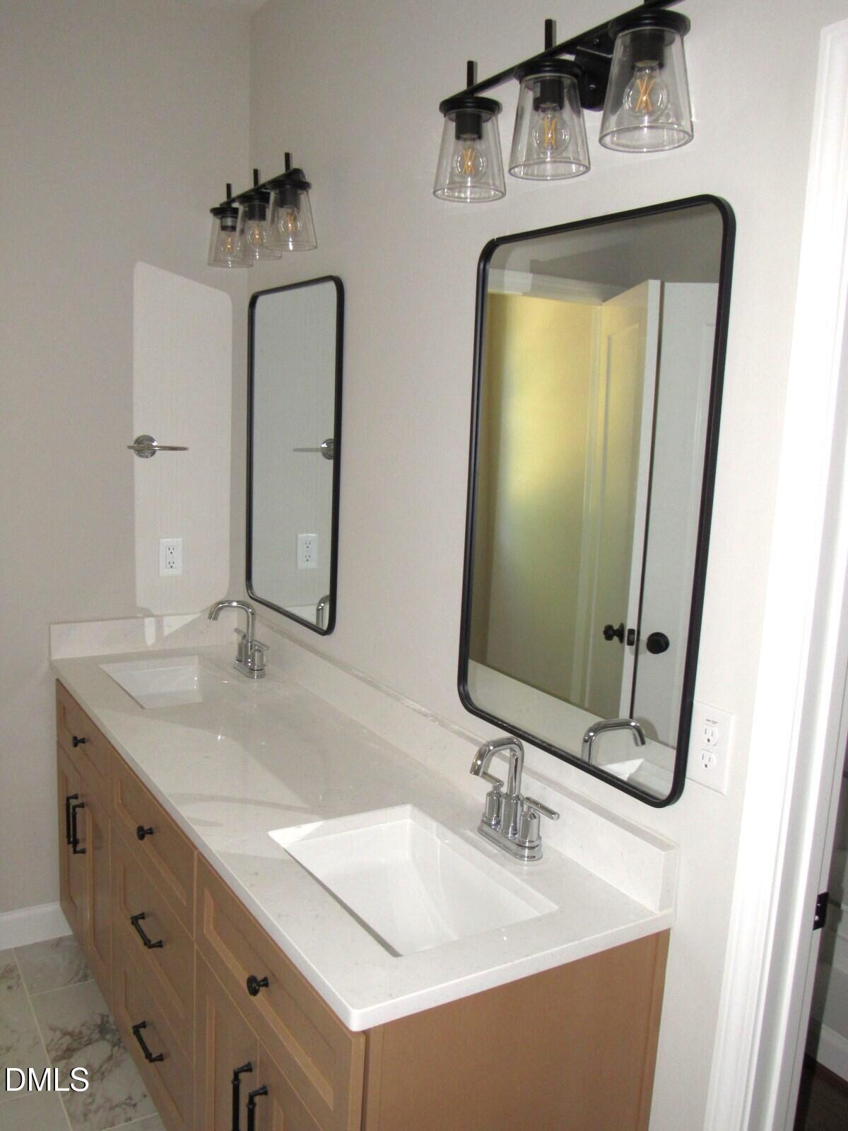 302 S Elm Street Property Photo 16