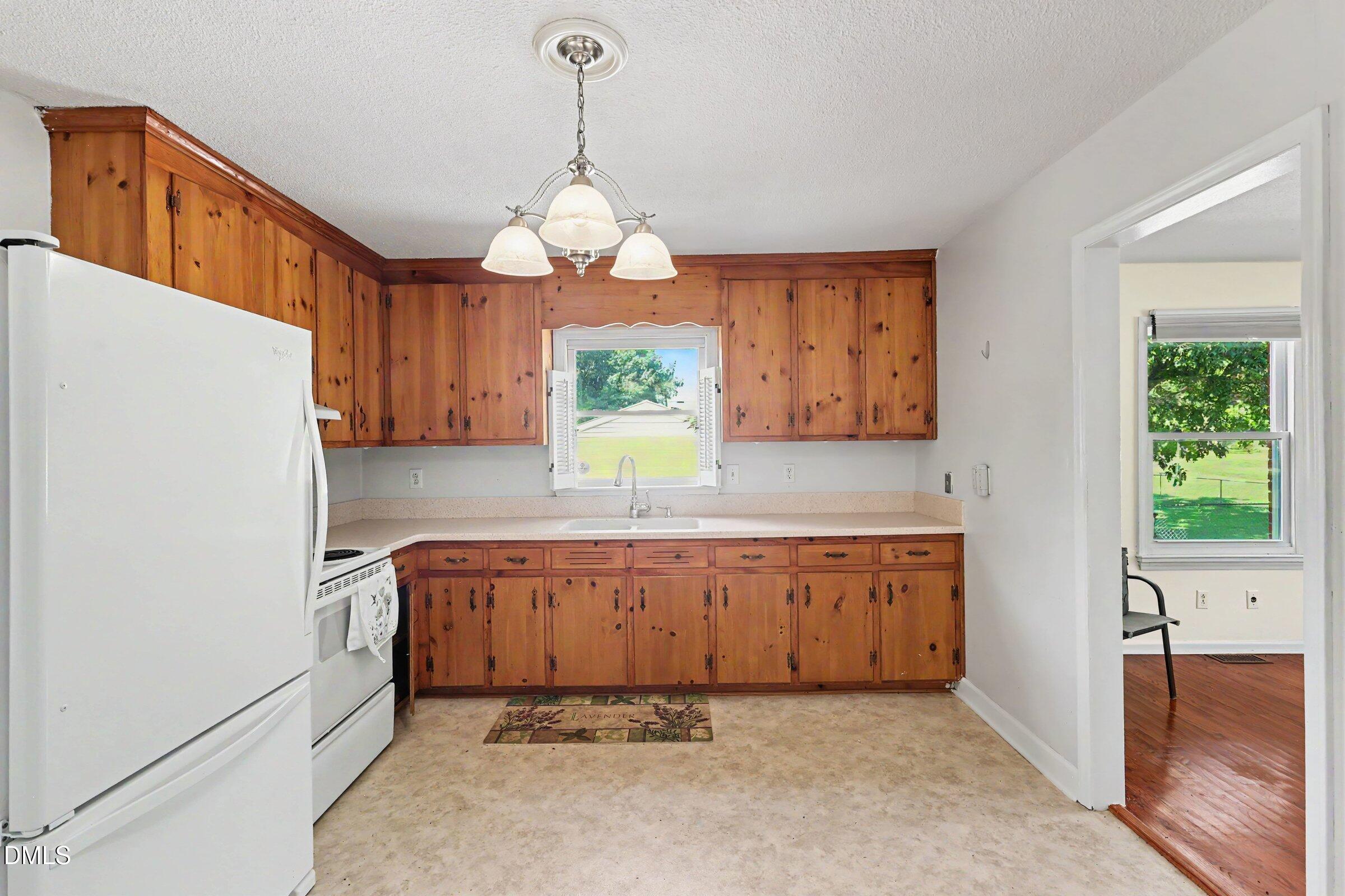 300 Ellen Drive Property Photo 14