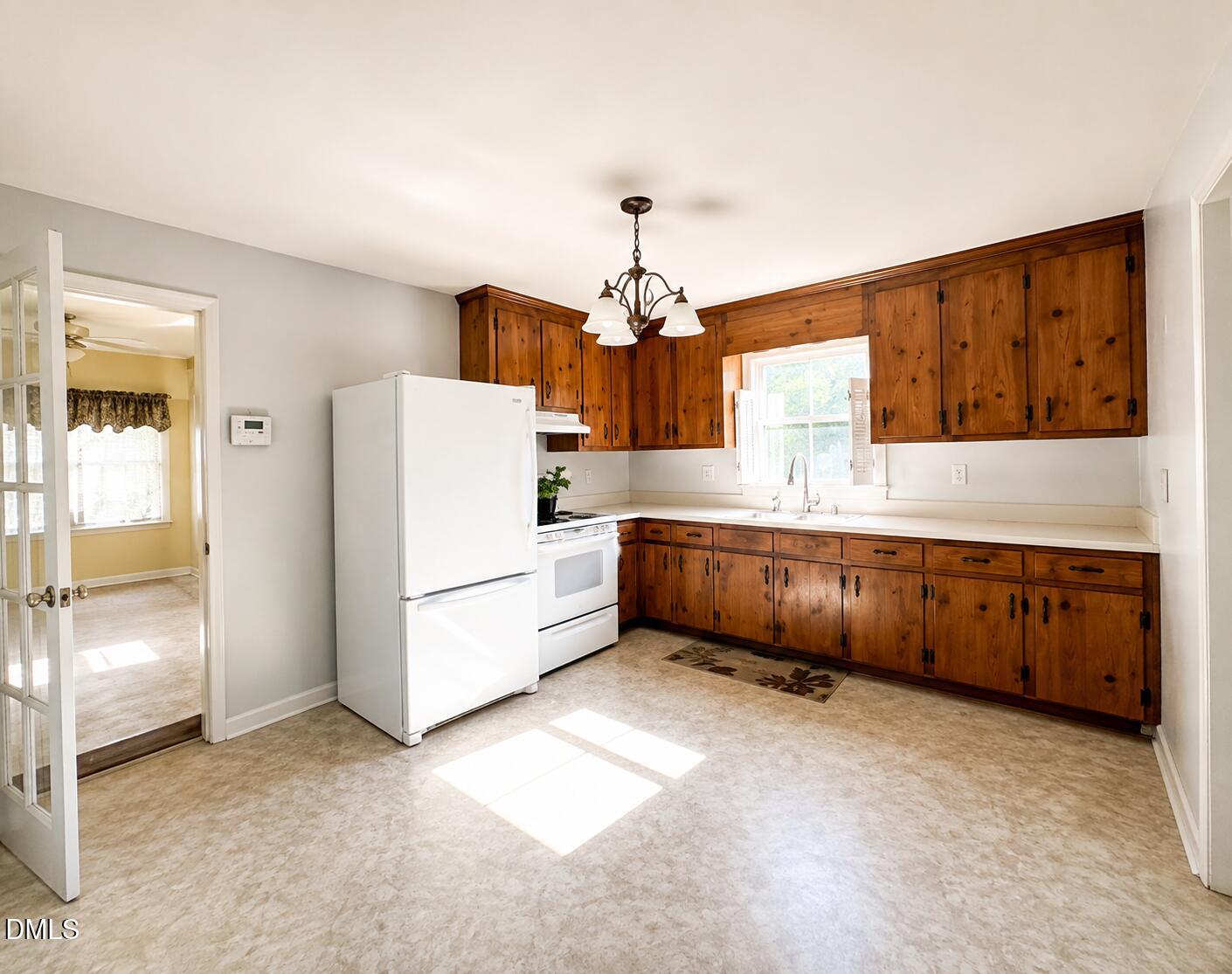 300 Ellen Drive Property Photo 15