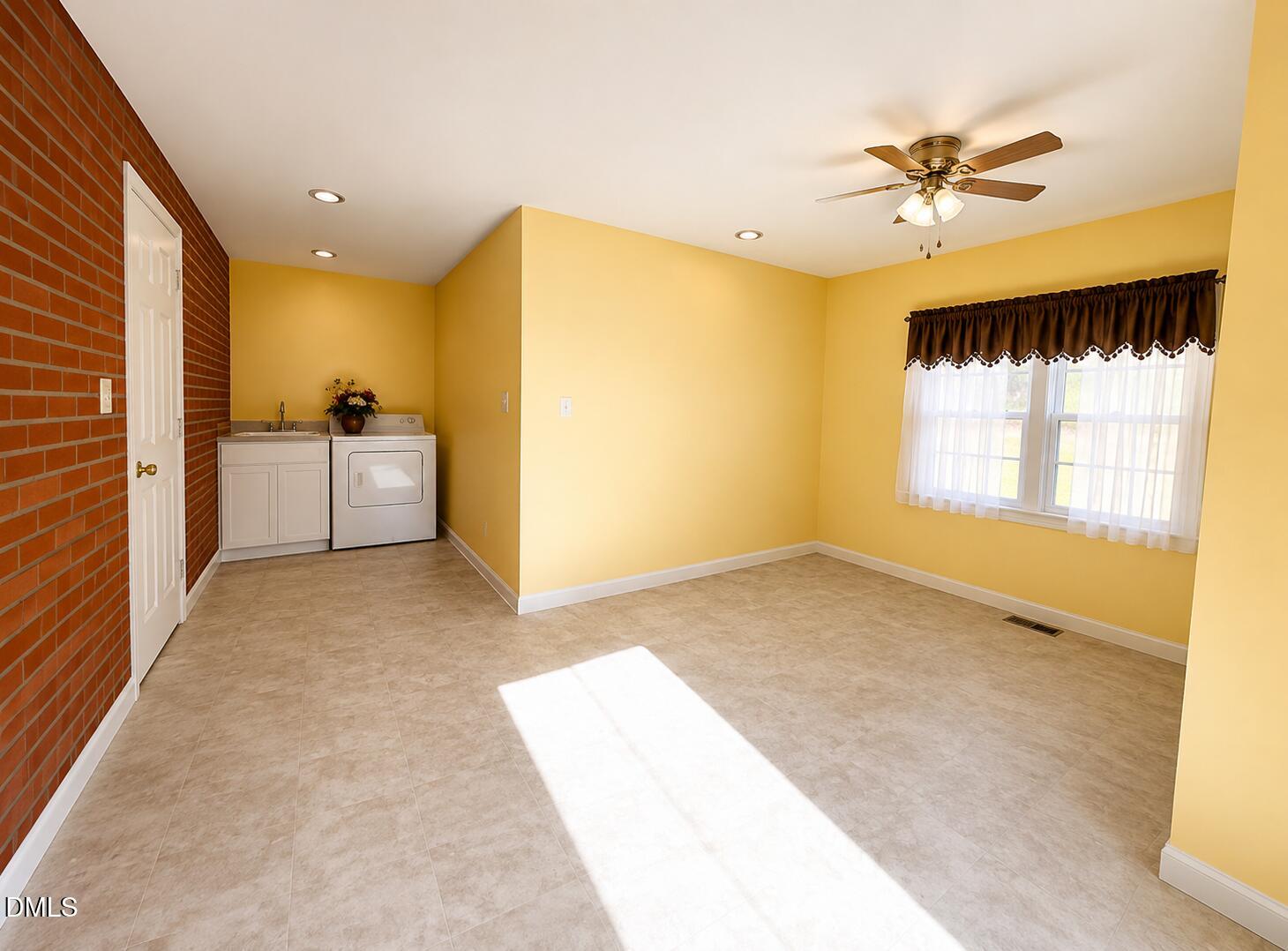 300 Ellen Drive Property Photo 29