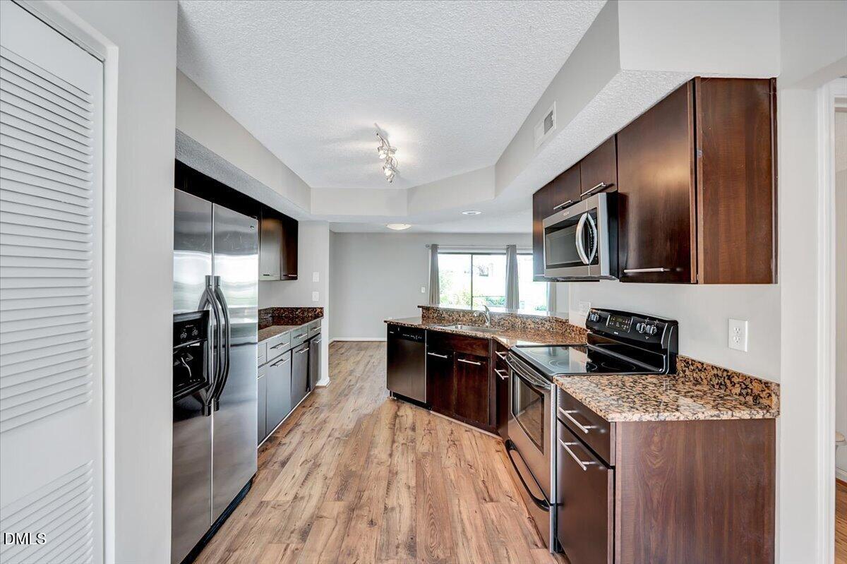 7802 Falcon Rest Circle Property Photo 8