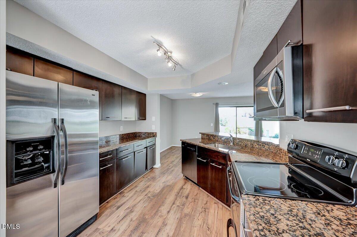 7802 Falcon Rest Circle Property Photo 9