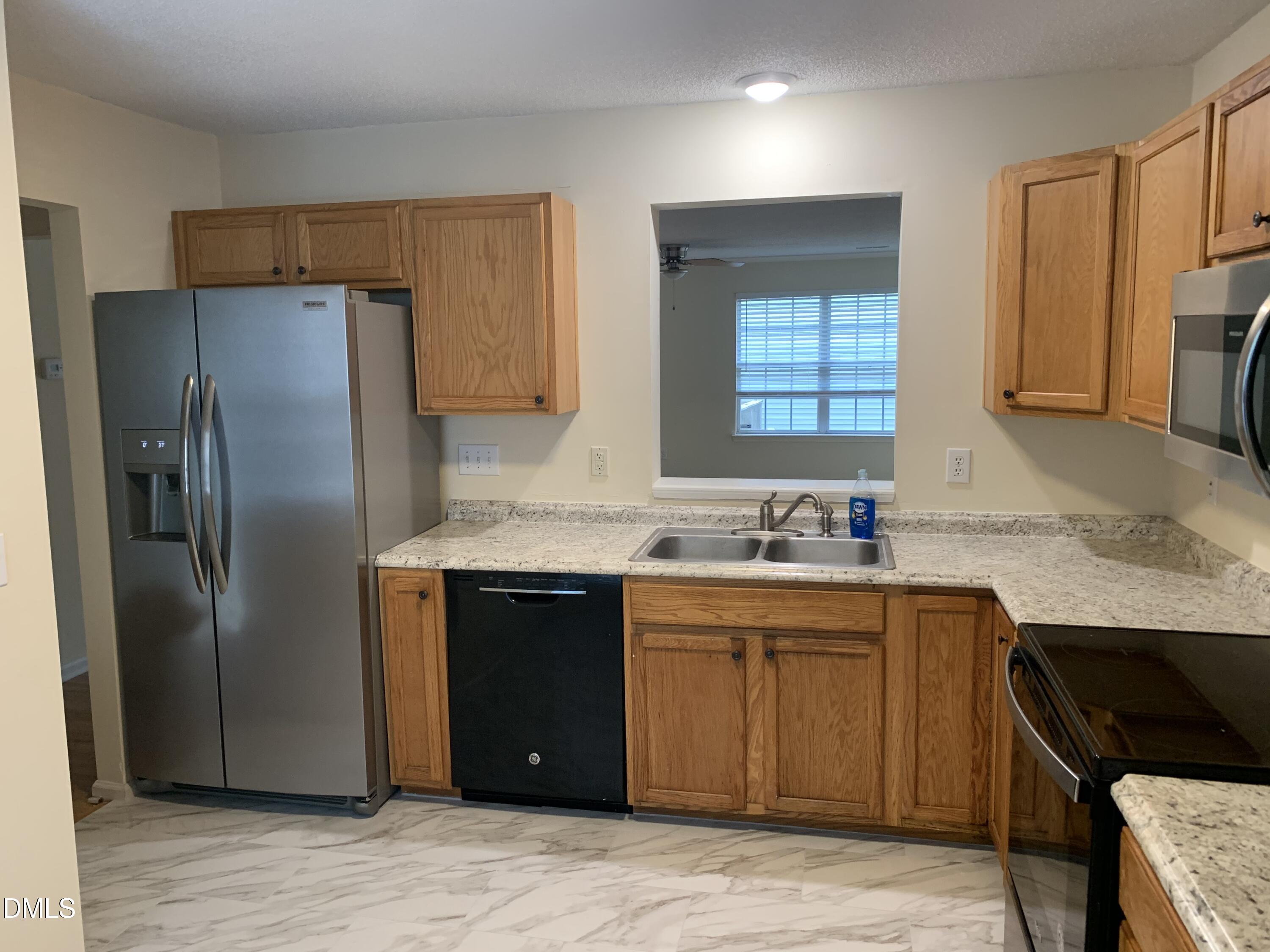 204 Climbing Ivy Court Property Photo 4