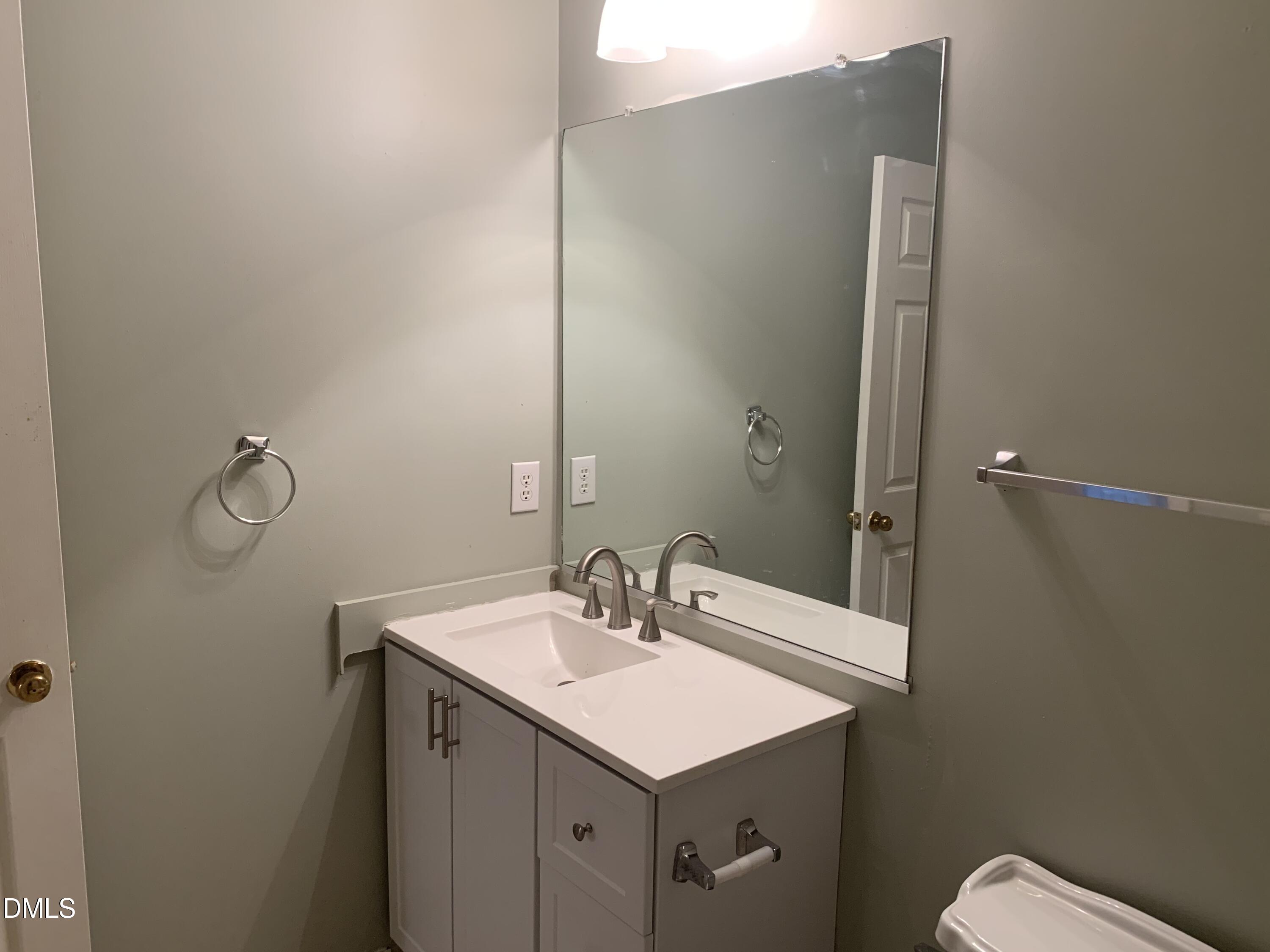 204 Climbing Ivy Court Property Photo 8