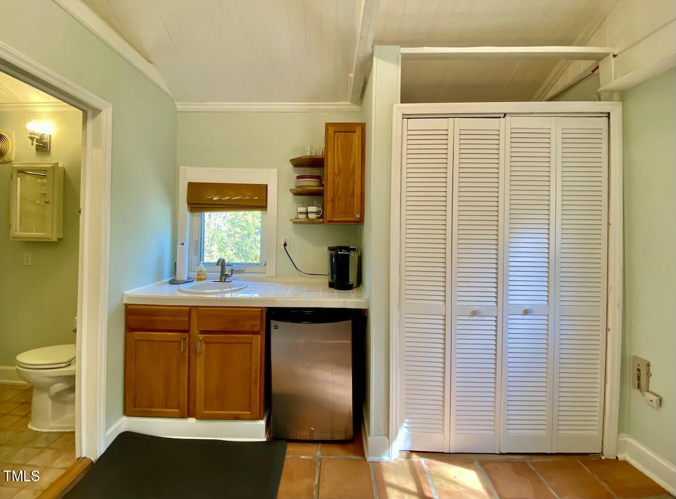 1008 Starlight Drive B Property Photo 7