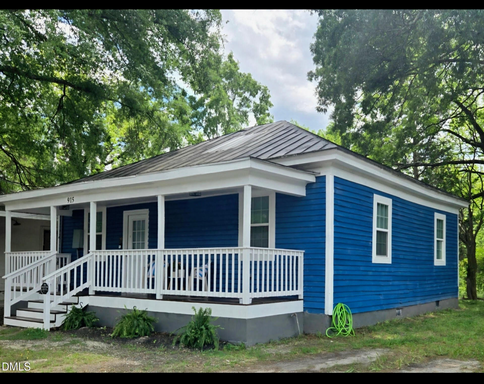 915 E Holly Street Property Photo 1
