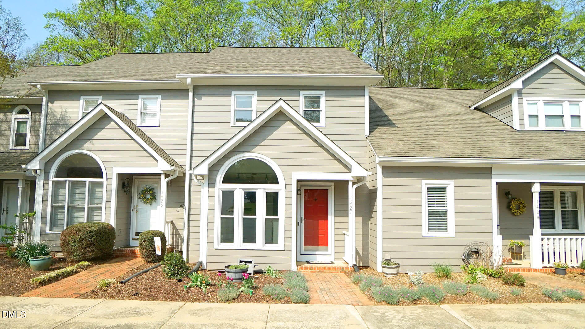 1427 Quarter Point Property Photo 1