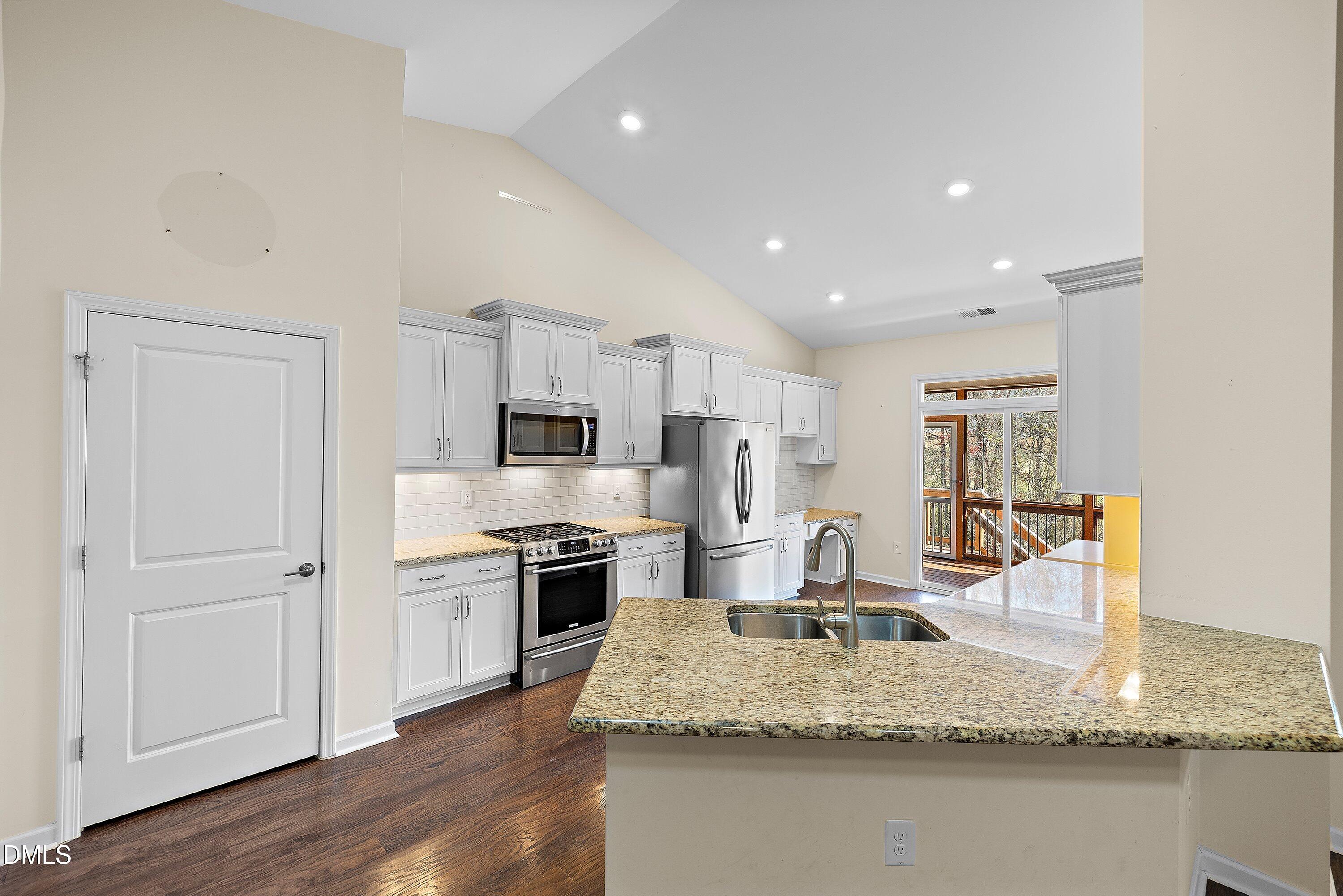 2229 Longmont Drive Property Photo 15