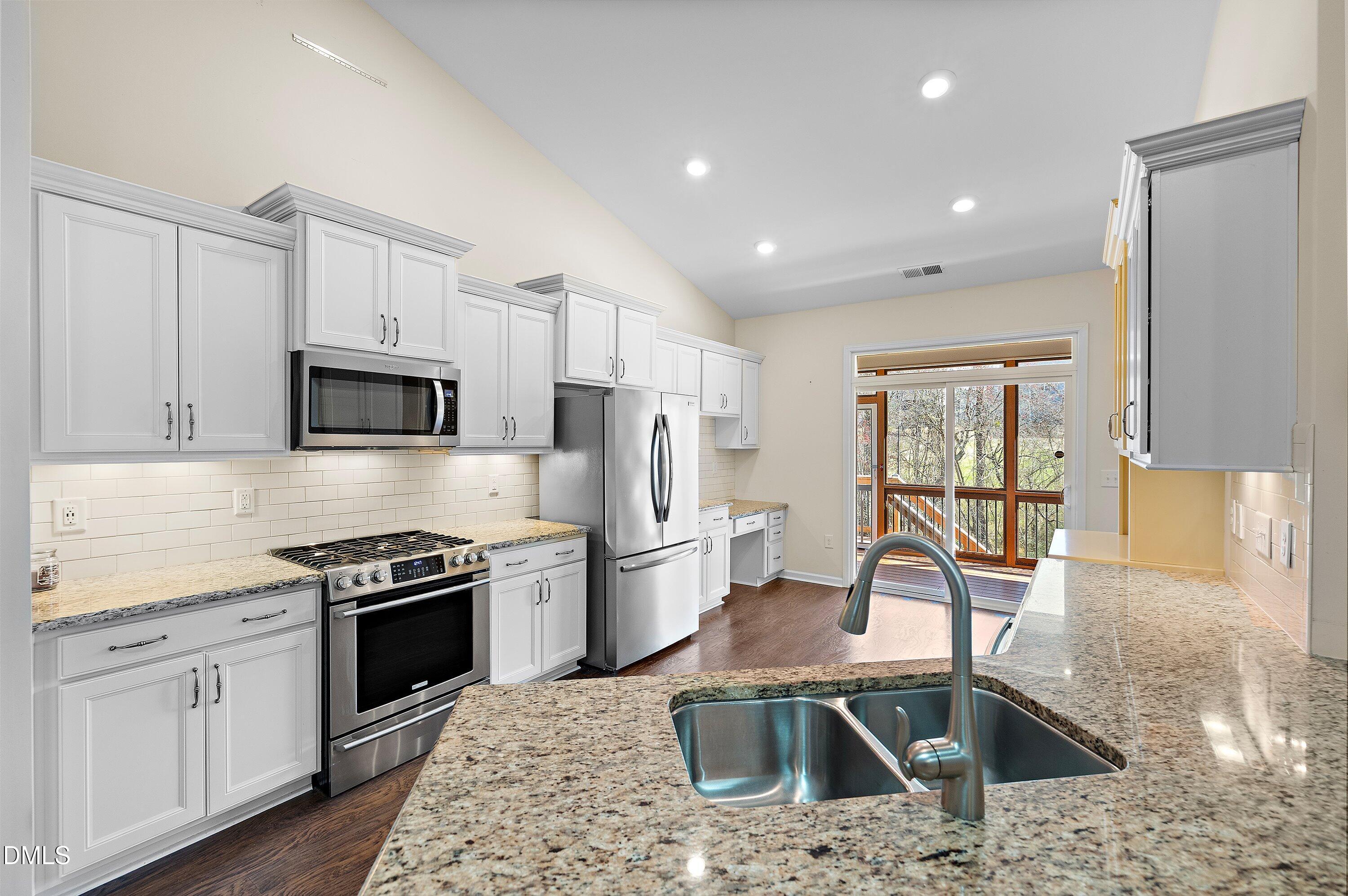 2229 Longmont Drive Property Photo 16