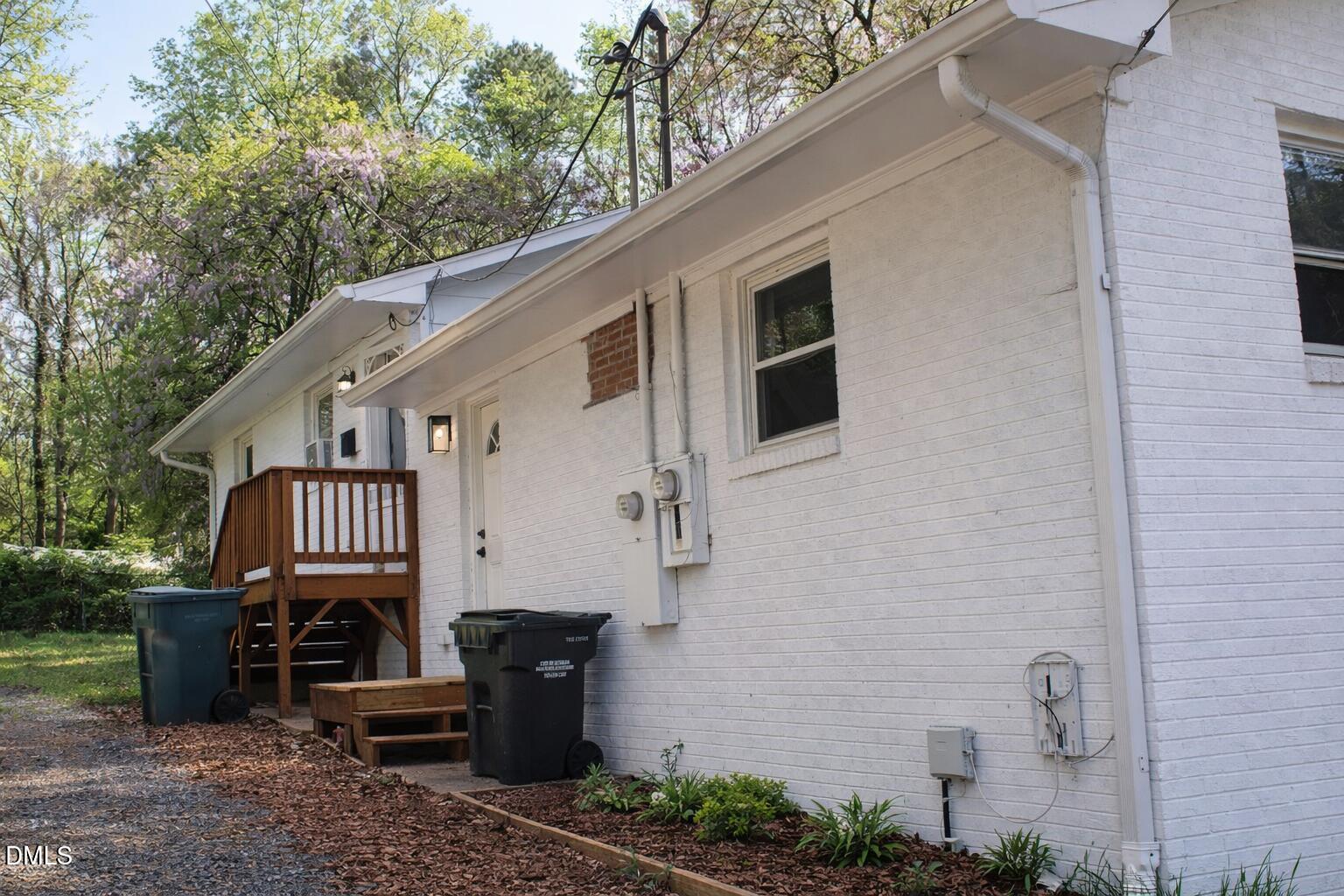 1120 Drew Street Property Photo 2
