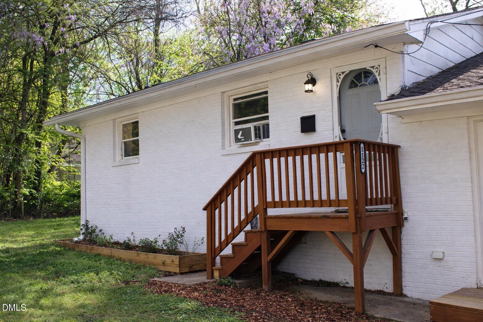 1120 Drew Street Property Photo 3