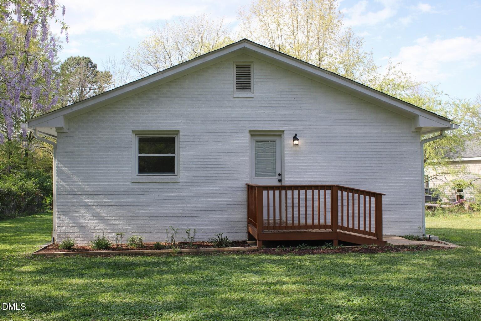 1120 Drew Street Property Photo 4