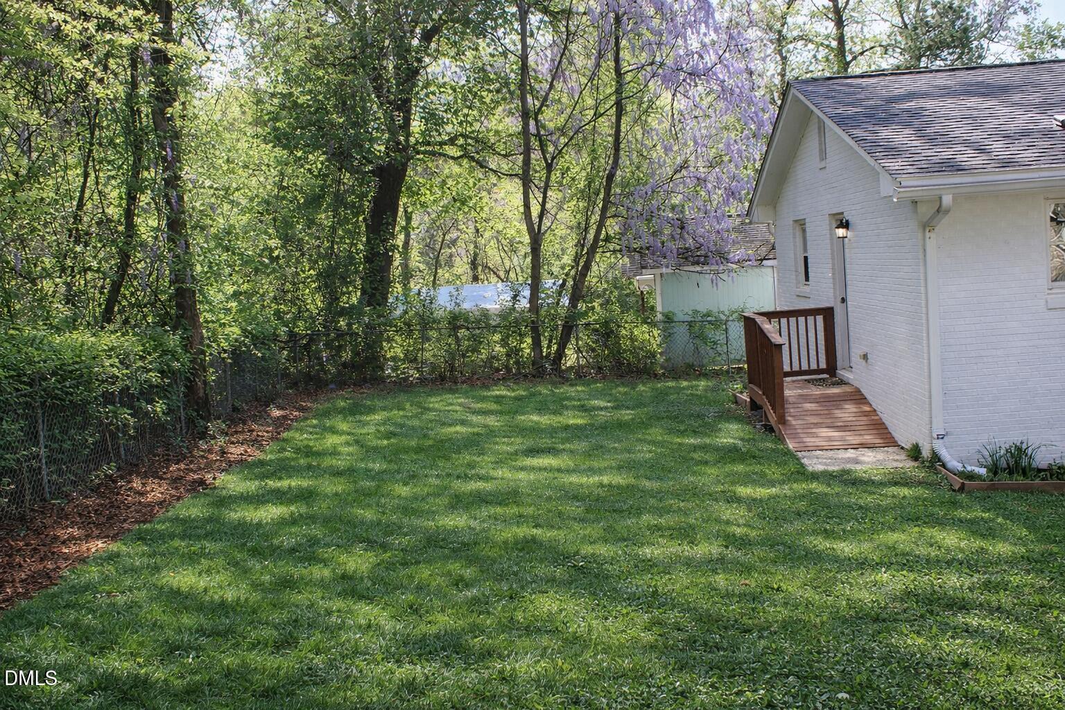 1120 Drew Street Property Photo 5