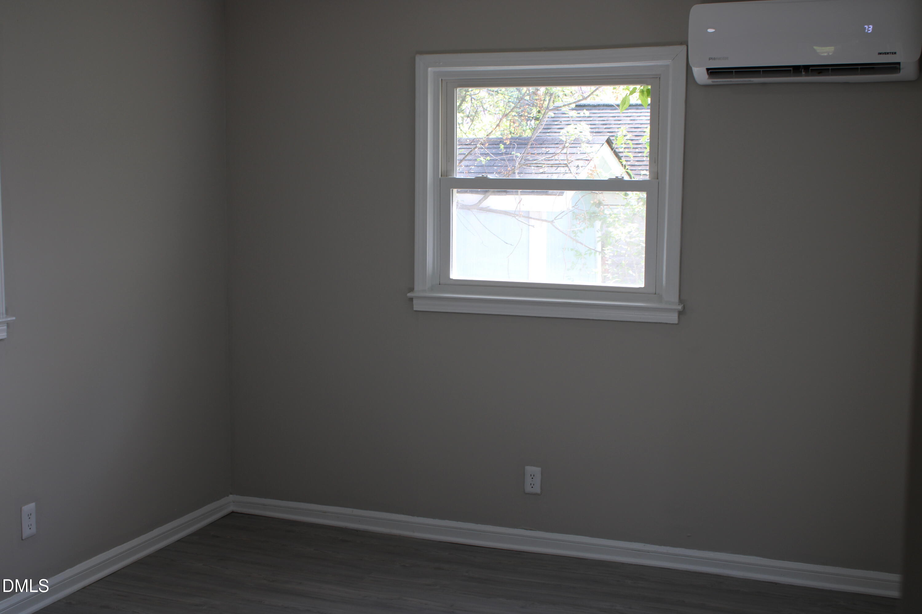 1120 Drew Street Property Photo 11